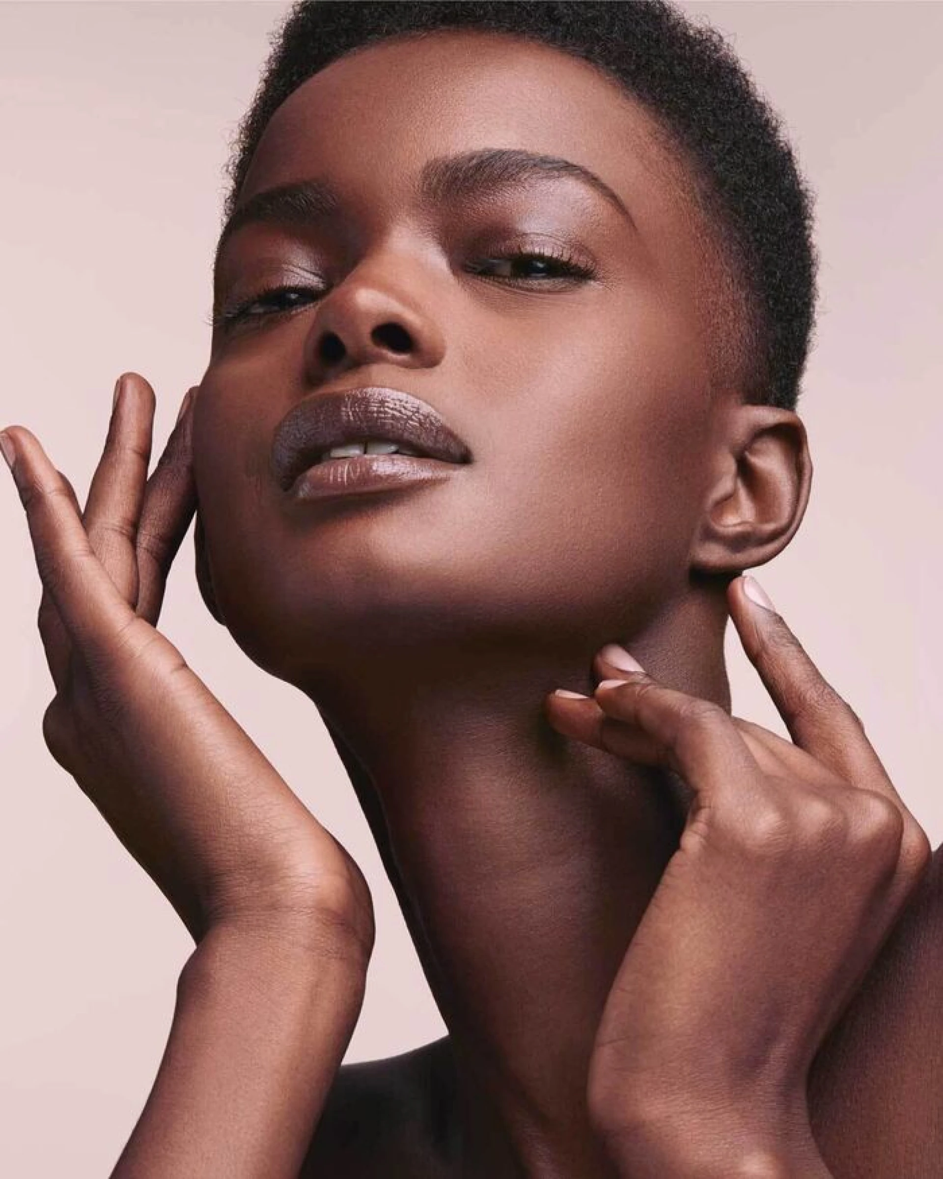 Mattító primerrel bővítette Rihanna a Fenty Beauty-t