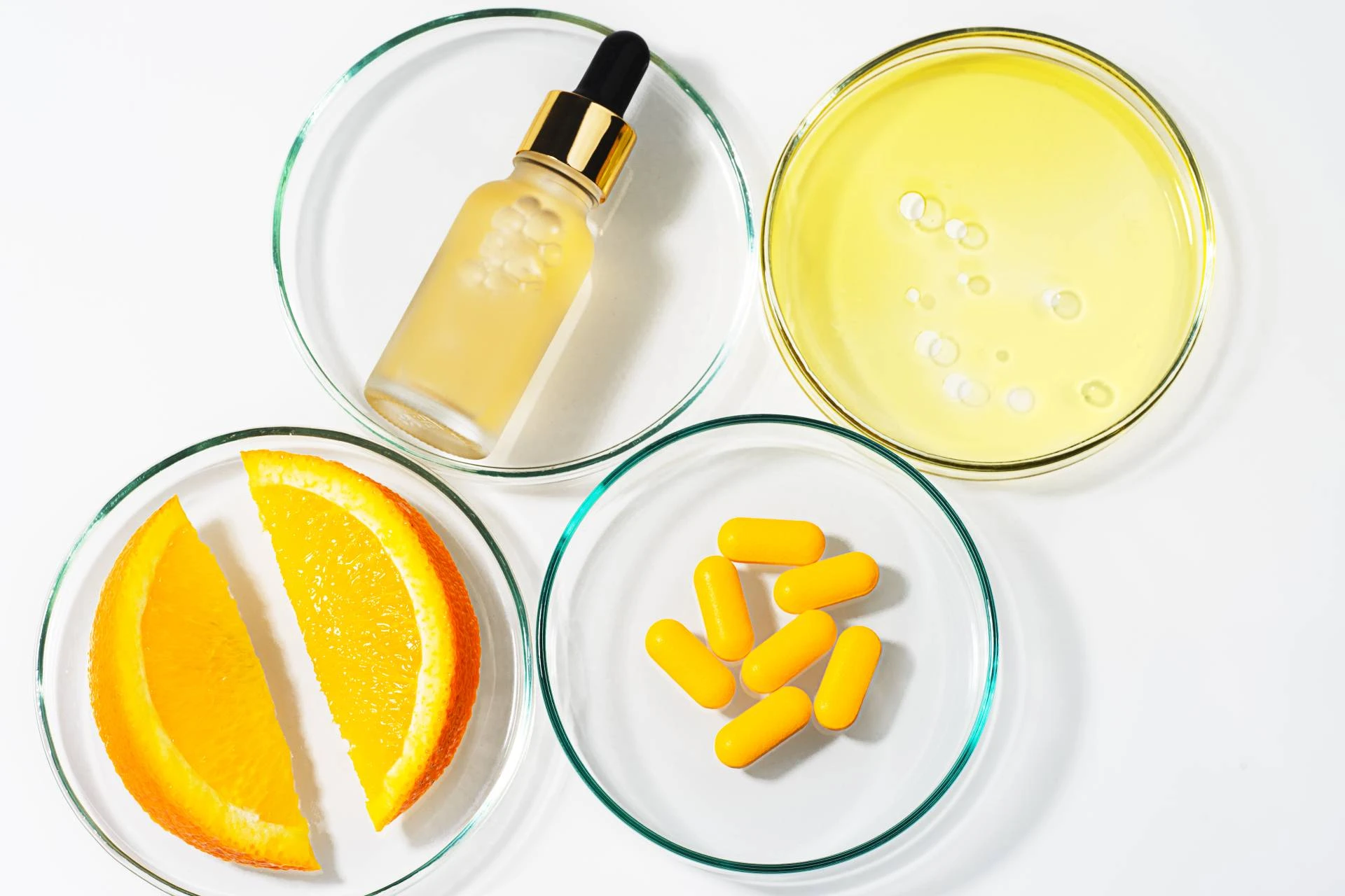 Ér annyit egy C-vitaminos szérum, mint egy C-vitaminos étrendkiegészítő?