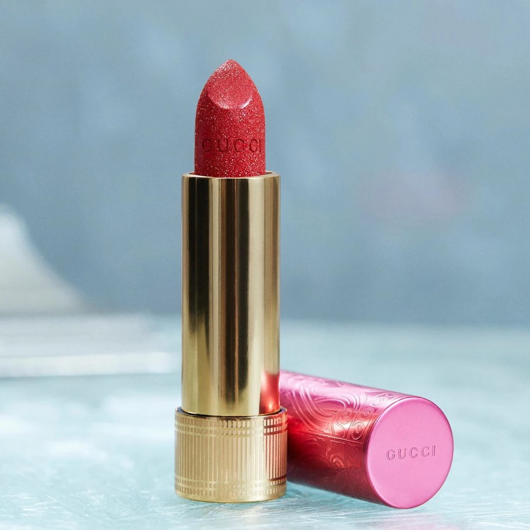 A Gucci csillámos rúzsokkal várja a karácsonyt