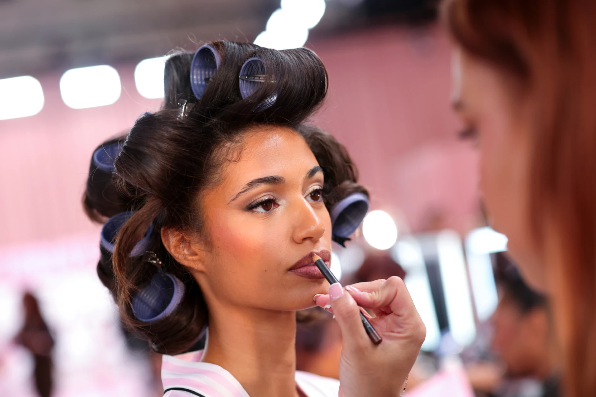 malika-el-maslouhi-a-victorias-secret-fashion-show-2026-backstage-ben