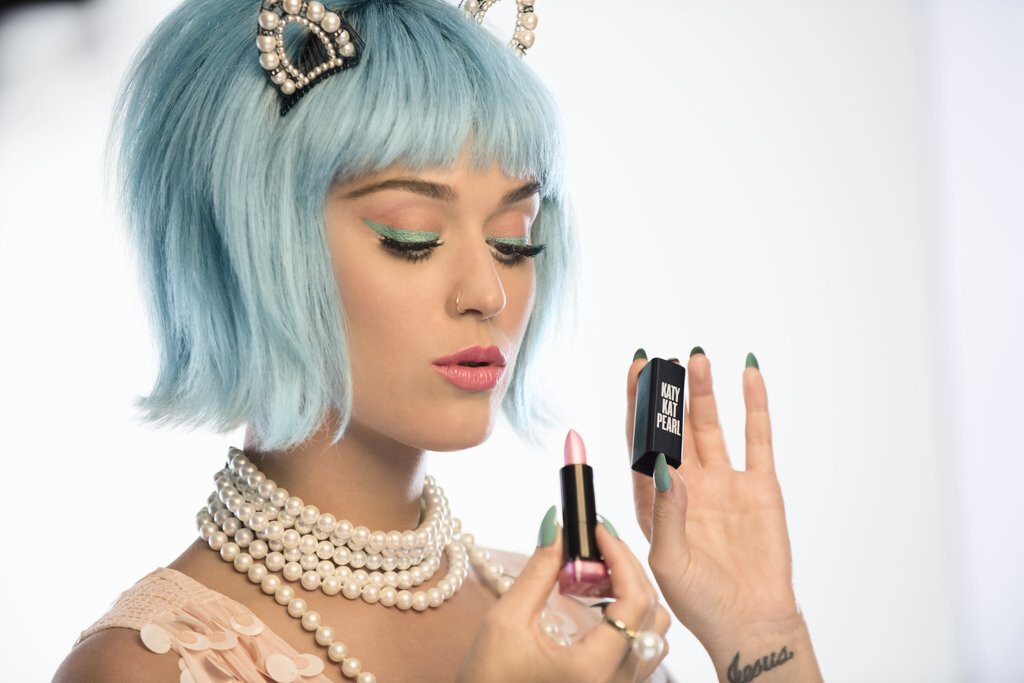 Katy Perry is beszállt a sellő bizniszbe