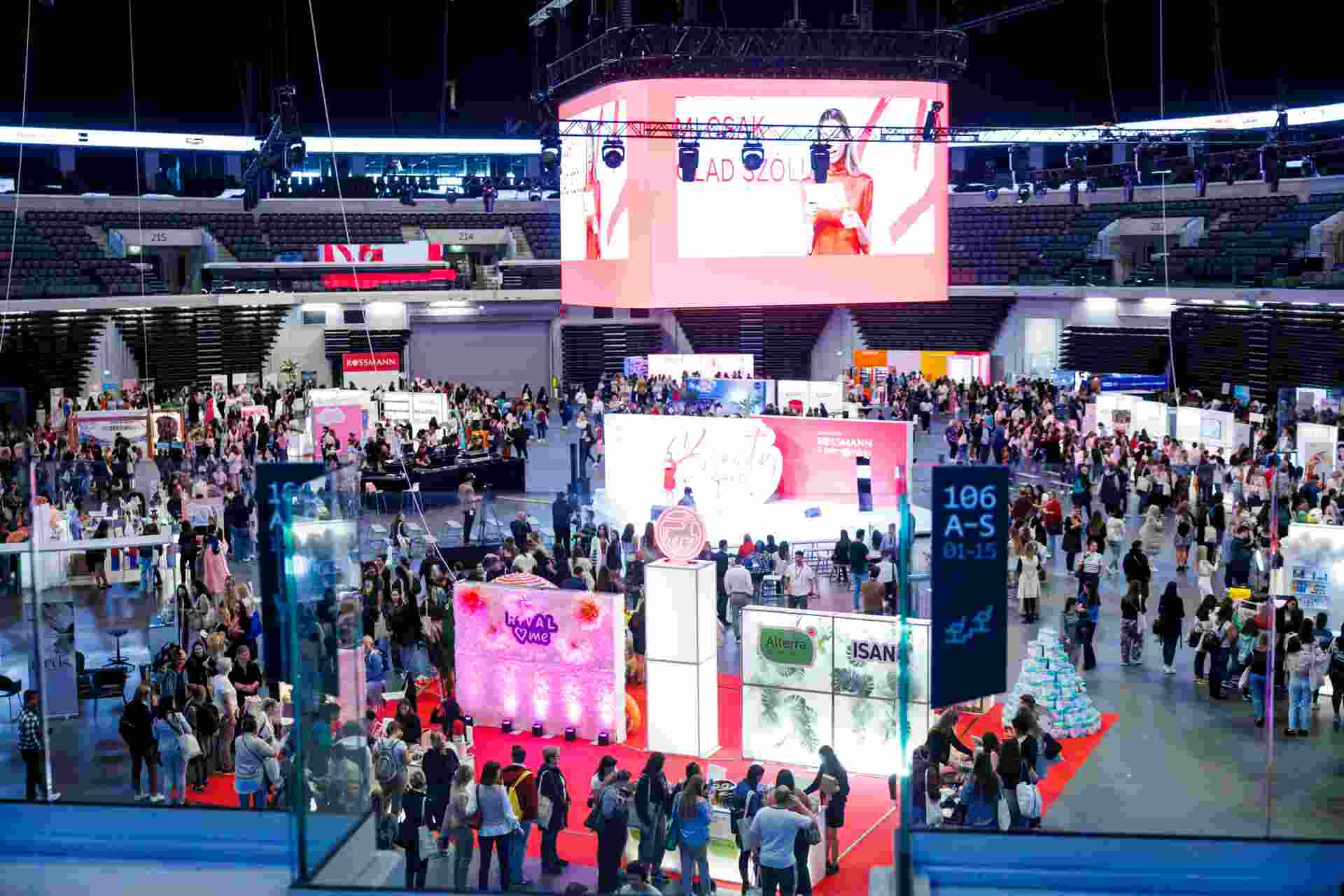 5500 szépségrajongóval telt meg az MVM Dome – Így zajlott a 4. Rossmann x Krémmánia Beauty Expo