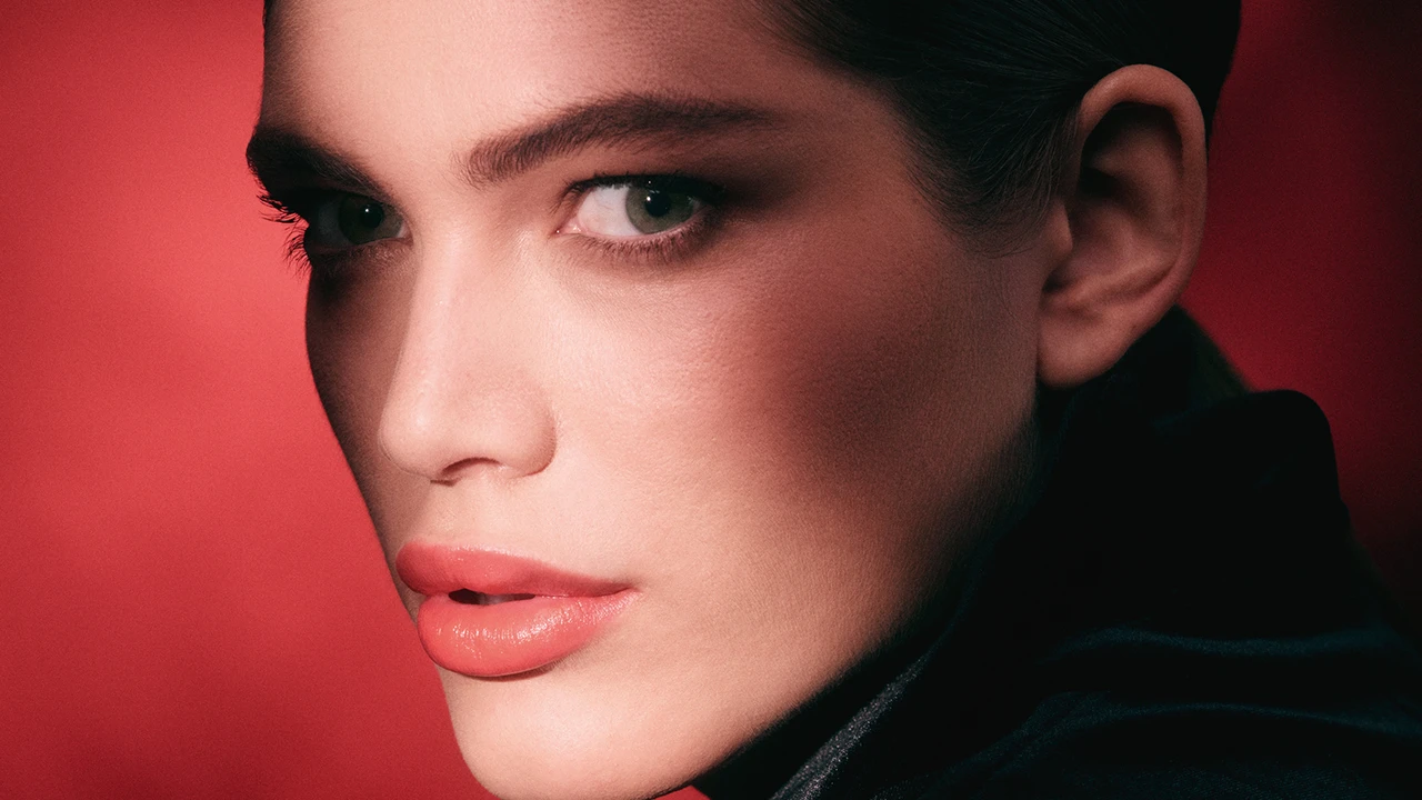 Transznemű modell lett az Armani beauty új arca