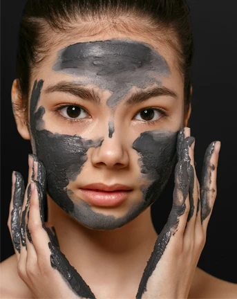 Aktív szenes arcpakolások és maszkok a drogériákból