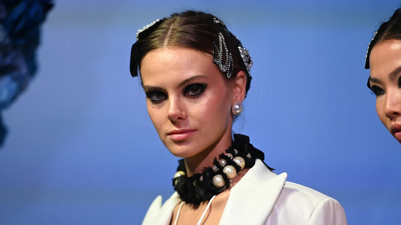 Justine Marjan sztárfodrász mutatta meg nekünk, hogyan készül a következő szezon trendfrizurája