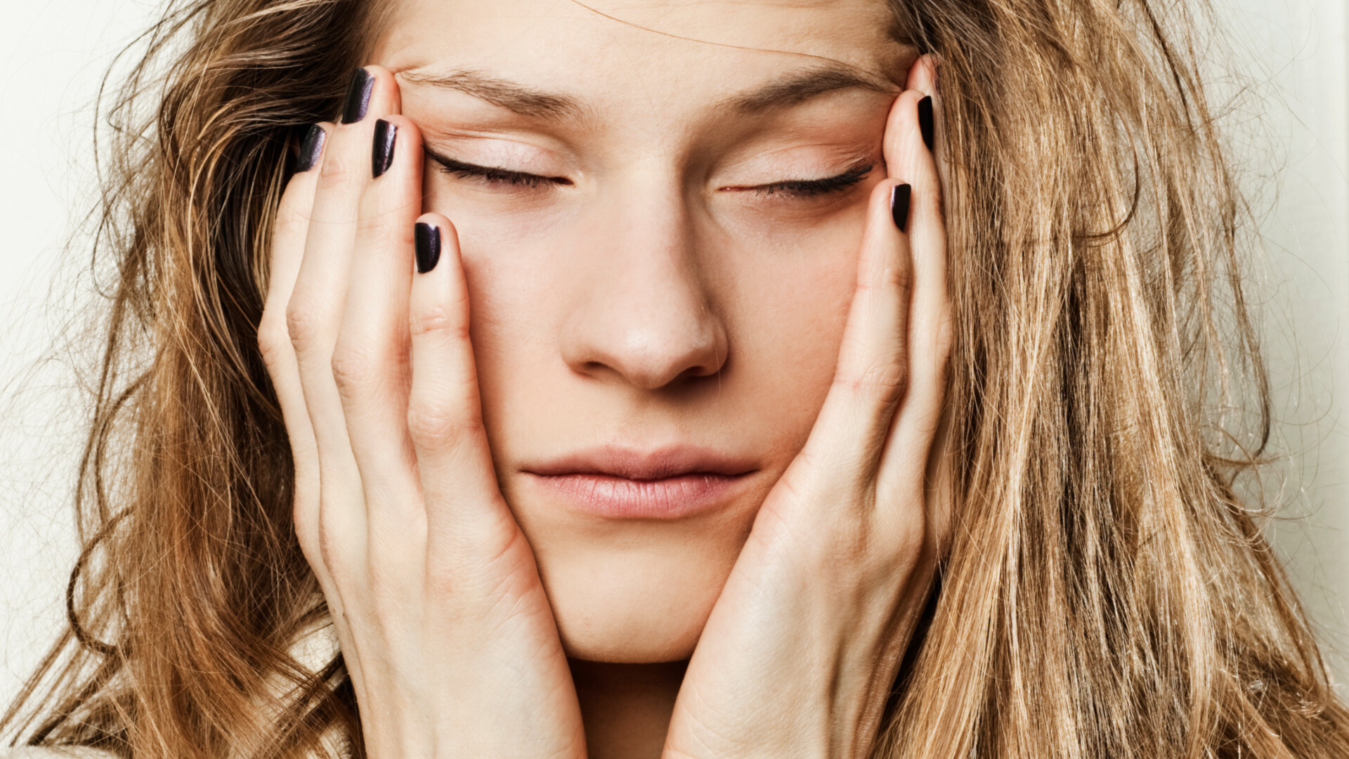 Tényleg ráncosak leszünk, ha dörzsöljük a bőrünket?