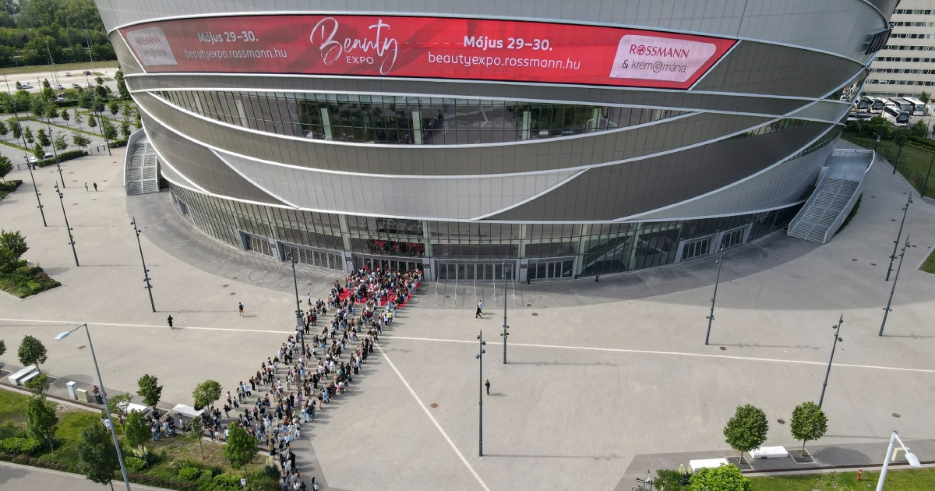 6000 szépségrajongóval telt meg az MVM Dome – Így zajlott az 5. Rossmann x Krémmánia Beauty Expo