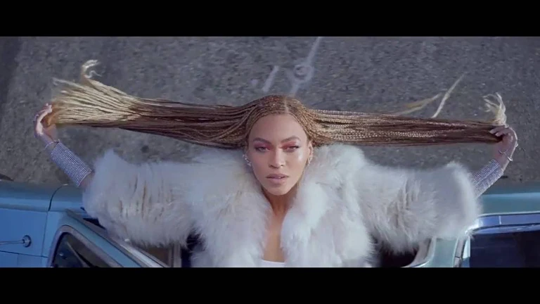 Beyoncé frizurája a nyár kedvence