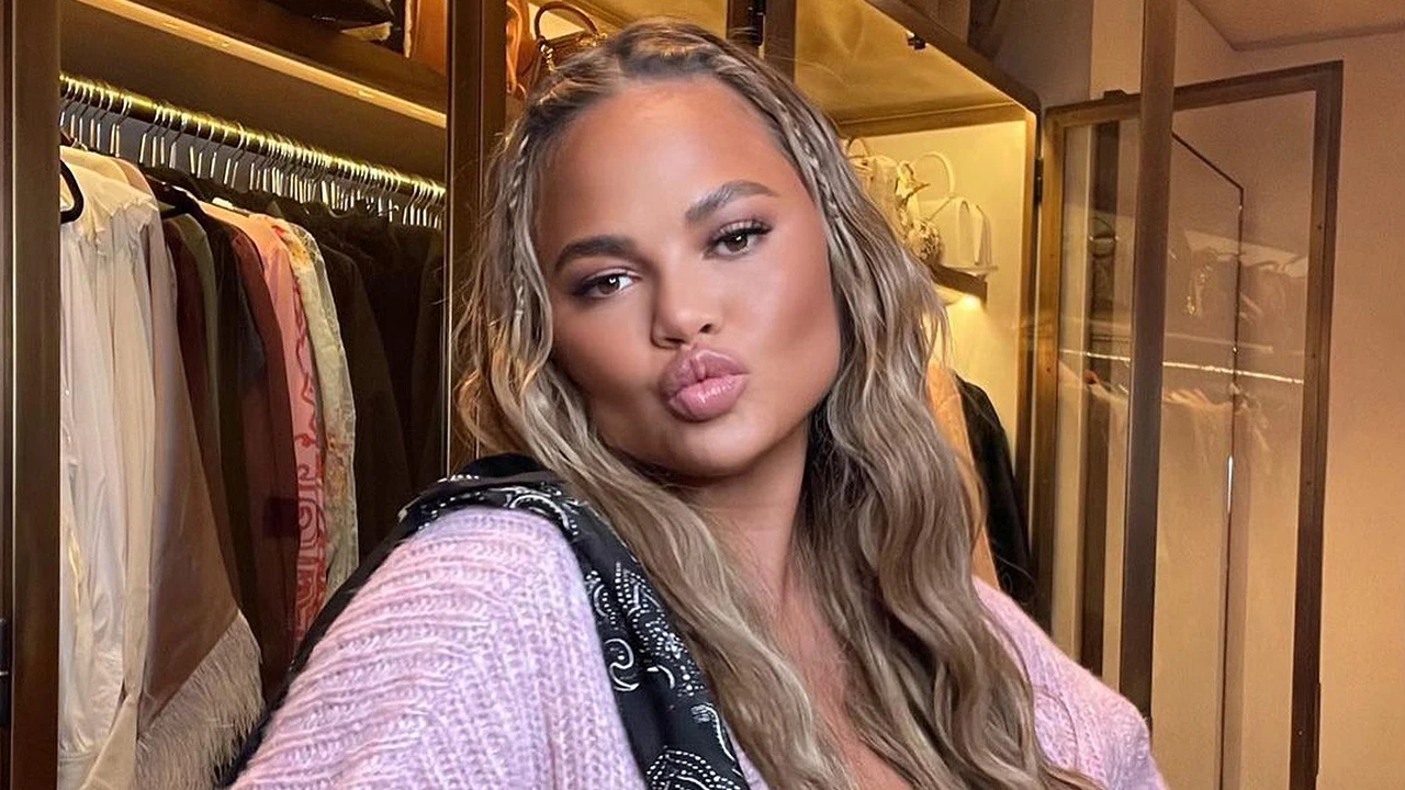 Szemöldök-transzplantációt hajtottak végre Chrissy Teigenen