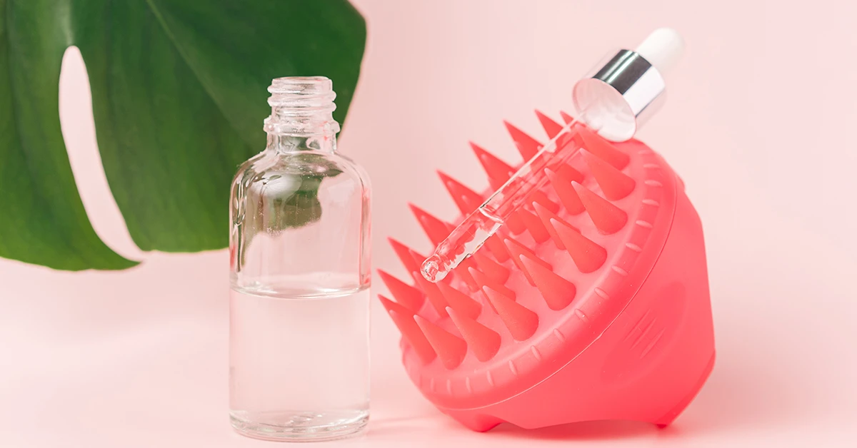 Ilyen pozitív hatásai lehetnek a fejbőrmasszírozó keféknek