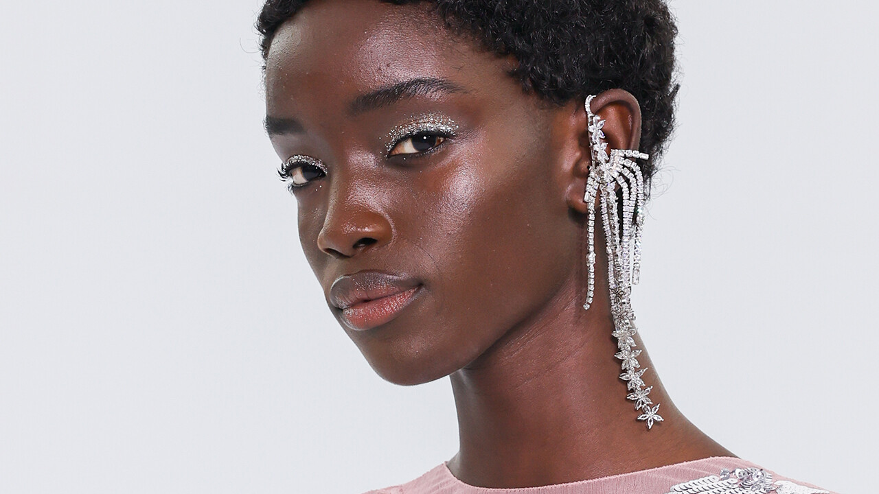 Leheletnyi szikrázás: a Fendi divatbemutatójára készült sminkek gyorsan a kedvenceid lesznek