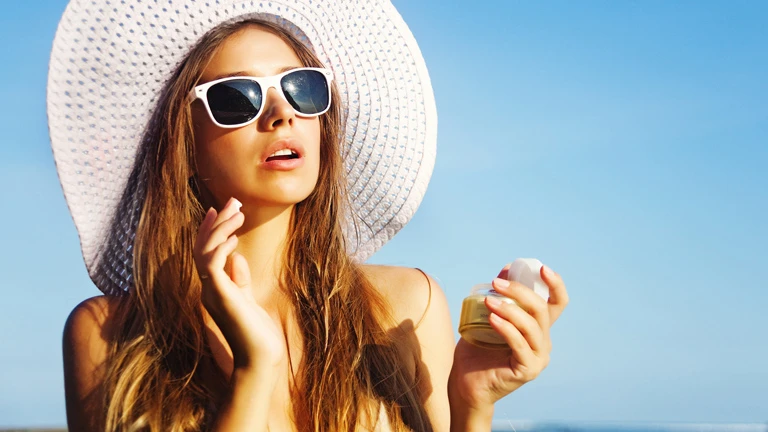 Ennyi fényvédőt kellene az arcodra kenni – videó