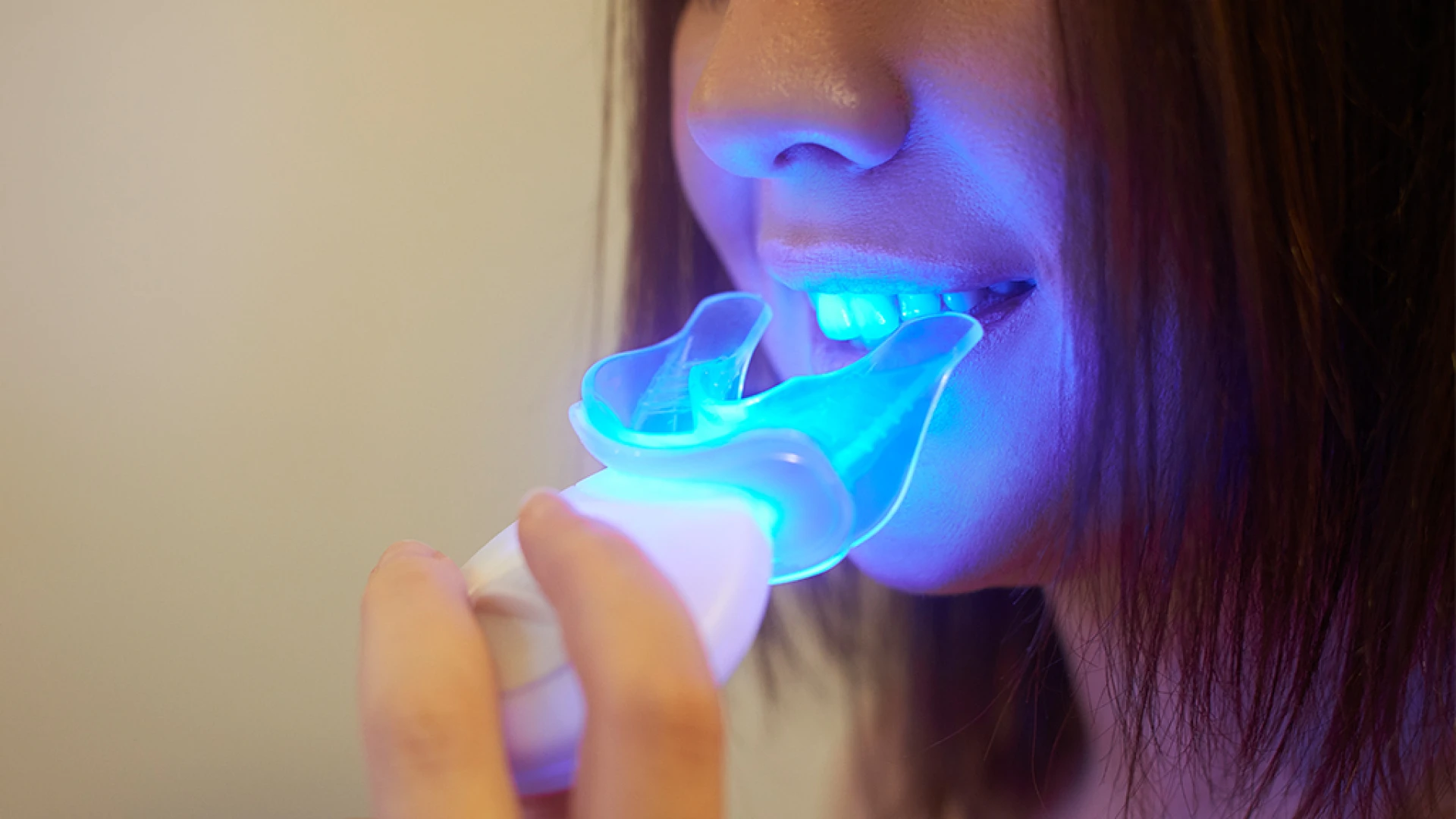 A Gazdasági Versenyhivatal megtiltotta a BrightWhite fogfehérítő reklámozását