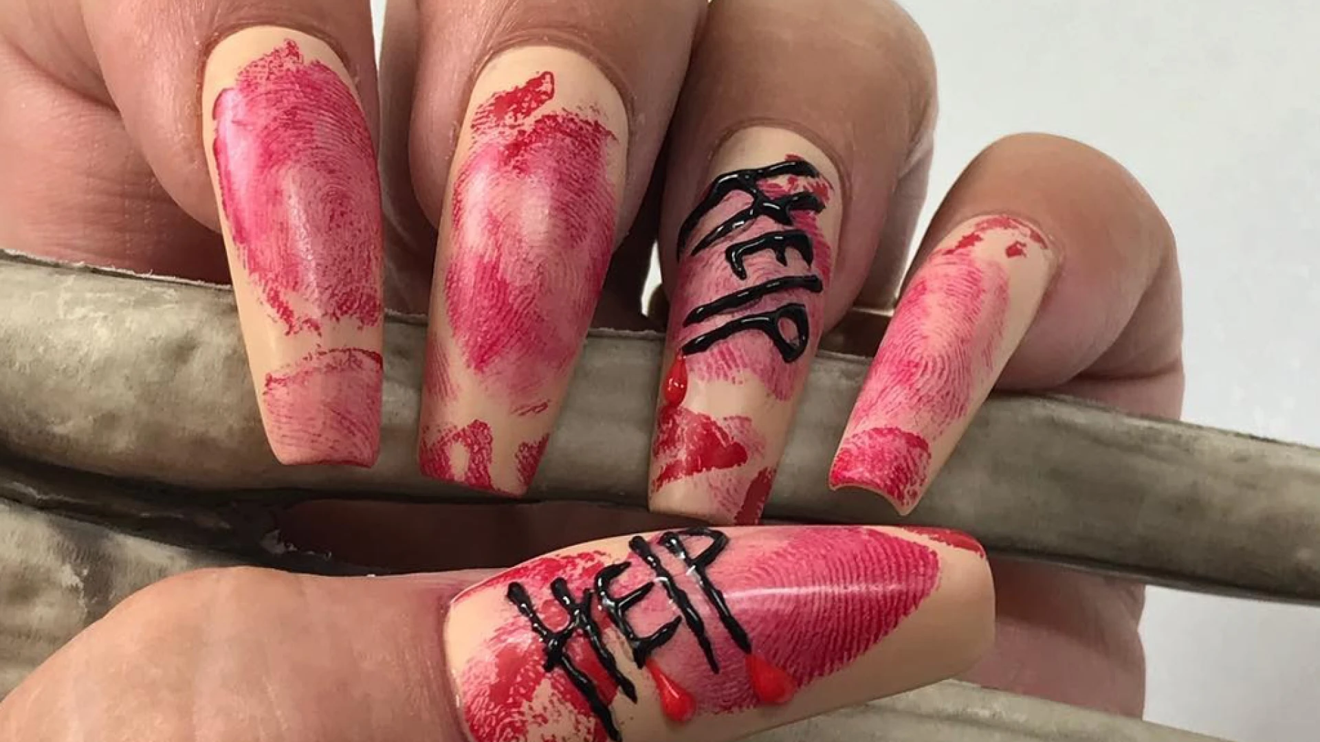 A rémisztő, a cuki és a macskás – mutatjuk a legmenőbb halloweeni manikűröket