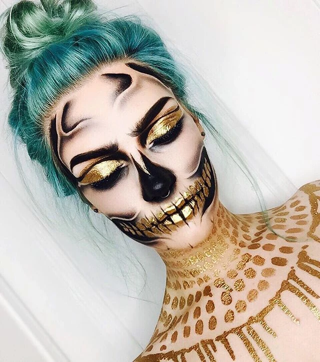 Nagy halloweeni make-up mustra