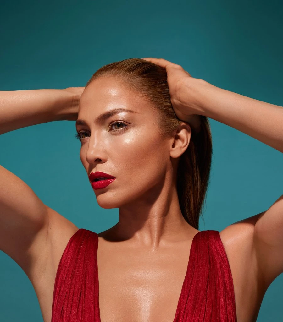 Jennifer Lopez sminkkollekcióval jelentkezik