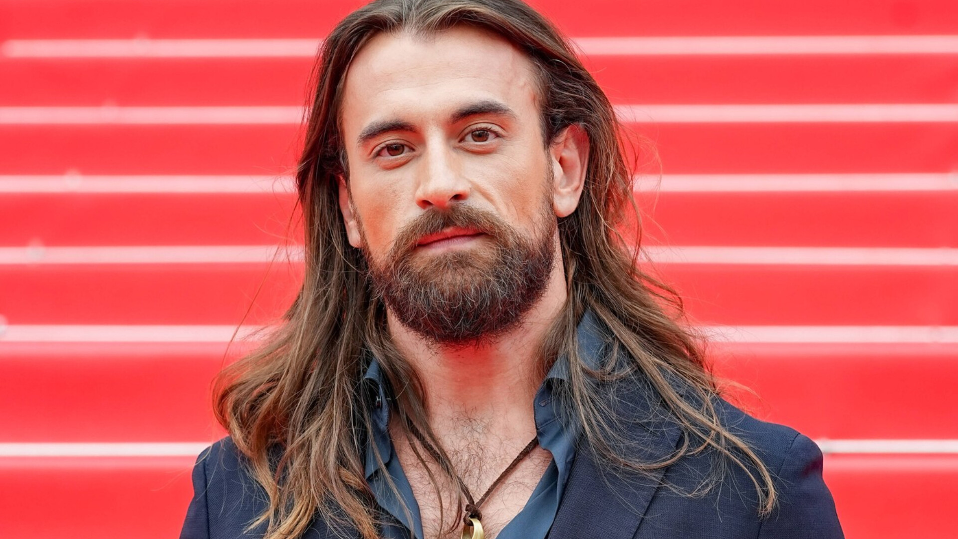 A Hunyadi-sorozat főszereplője, Kádár L. Gellért az Yves Saint Laurent új illatának kampányában