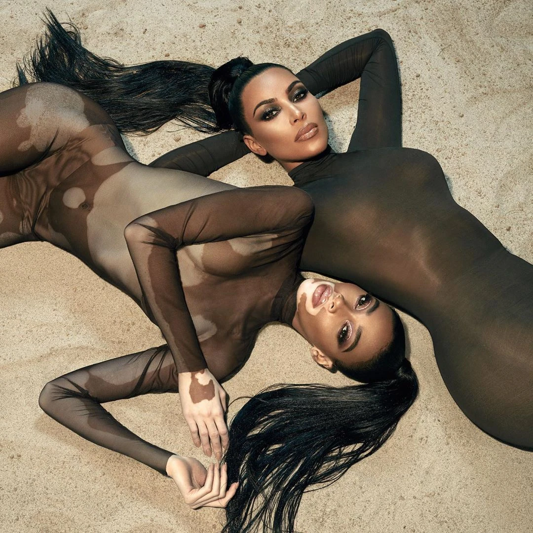 Kim Kardashian és Winnie Harlow közös sminkkollekciót tervezett