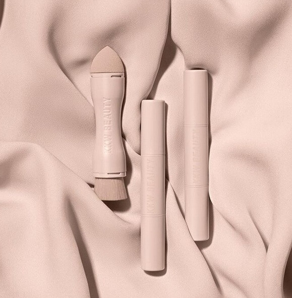 Kontúrozás mesterfokon – Rekordsebességgel fogyott el Kim Kardashian West első sminkkollekciója