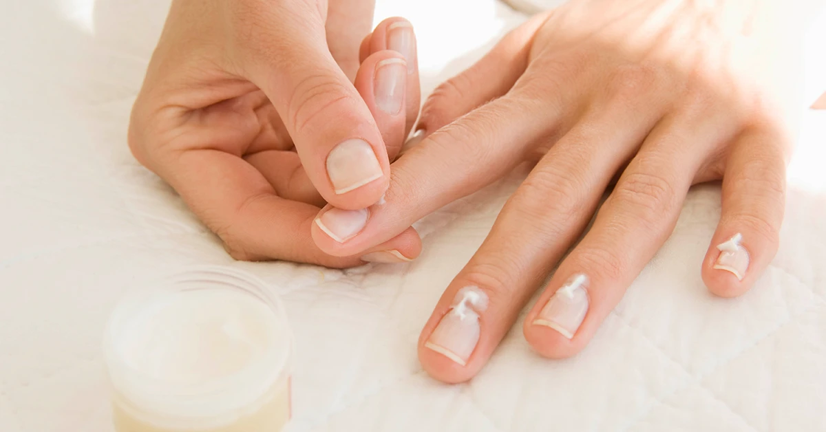 Nail slugging – a TikTok trend, amiért hálásak lesznek körmeid