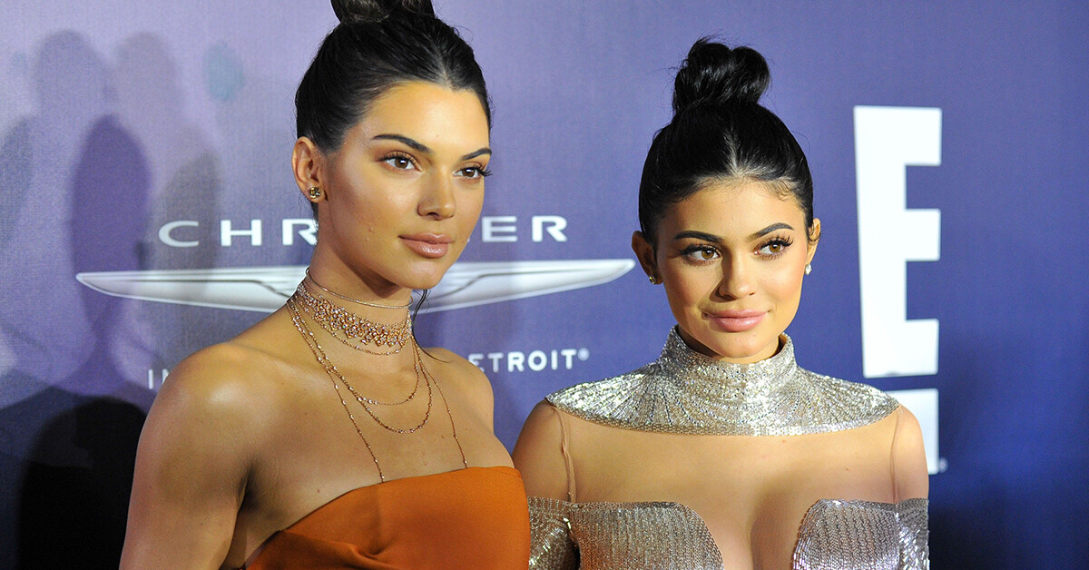 Kendall és Kylie Jenner úgy pózolnak, mintha szerelmespár lennének, nem édestestvérek – Ez normális?