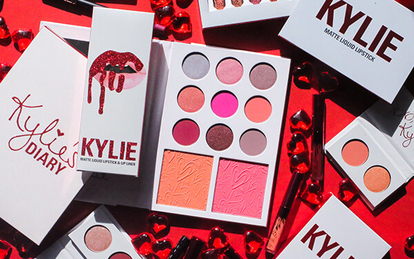 Nem semmi, milyen Valentin napi kollekcióval készült Kylie Jenner