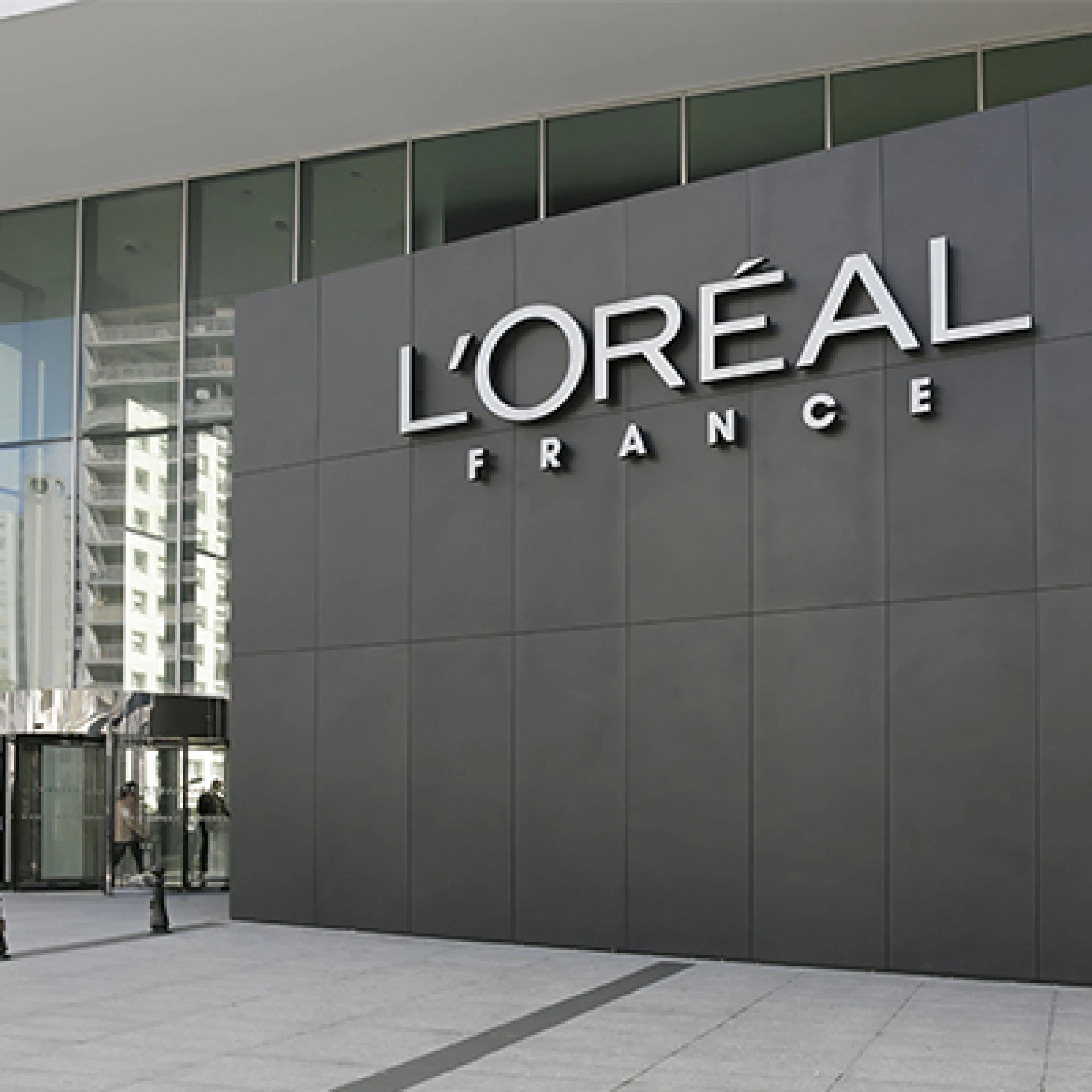 A L’Oreal Csoport is beszállt a koronavírus elleni küzdelembe