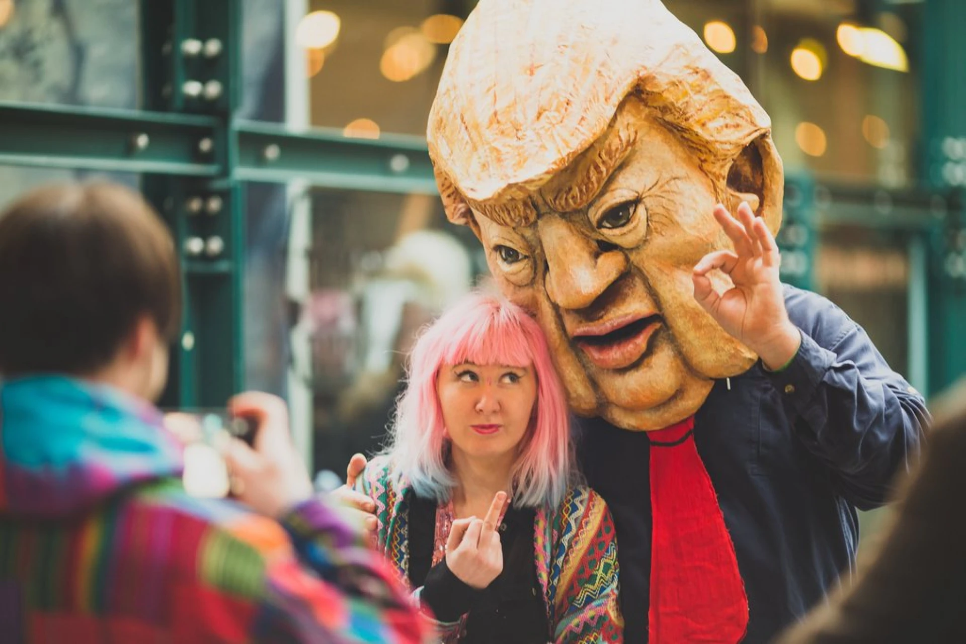 Trump hajmaszkkal lázad a Lush