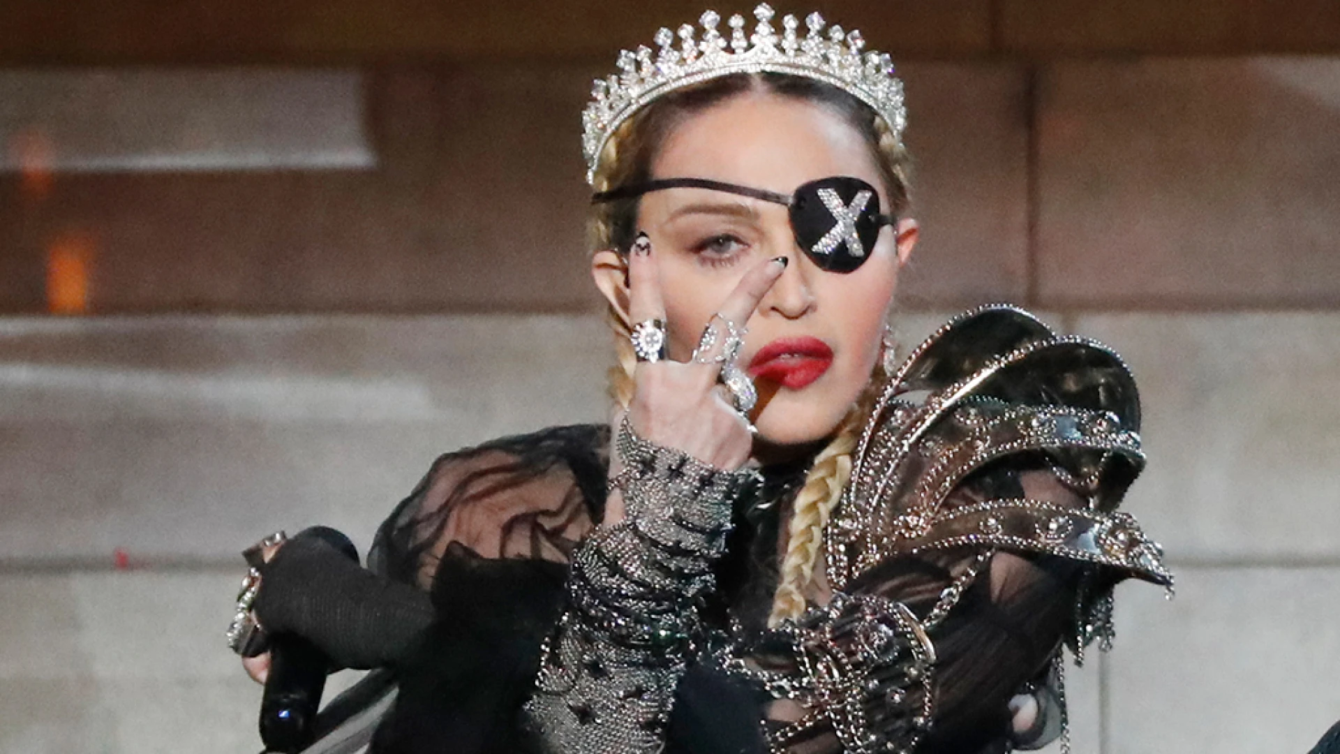 Madonnával készített közös sminkszettet a Too Faced