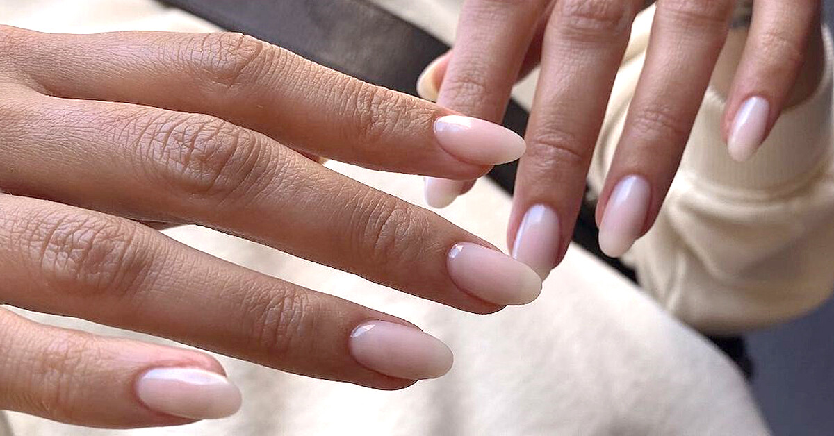 Ez most a legnagyobb manikűrszerelem: olyan, mintha tejes fürdőbe merültek volna körmeink