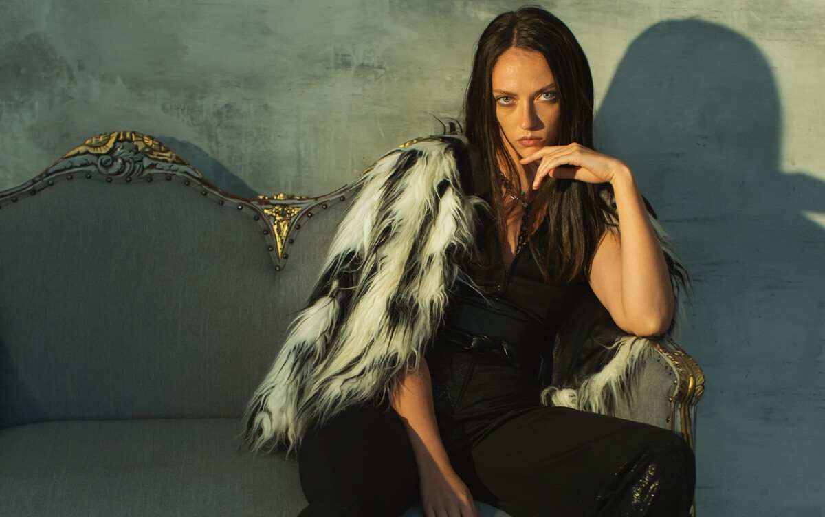 Bejön a Mob Wife makeup? Így készítsd el a TikTok-kedvenc sminket