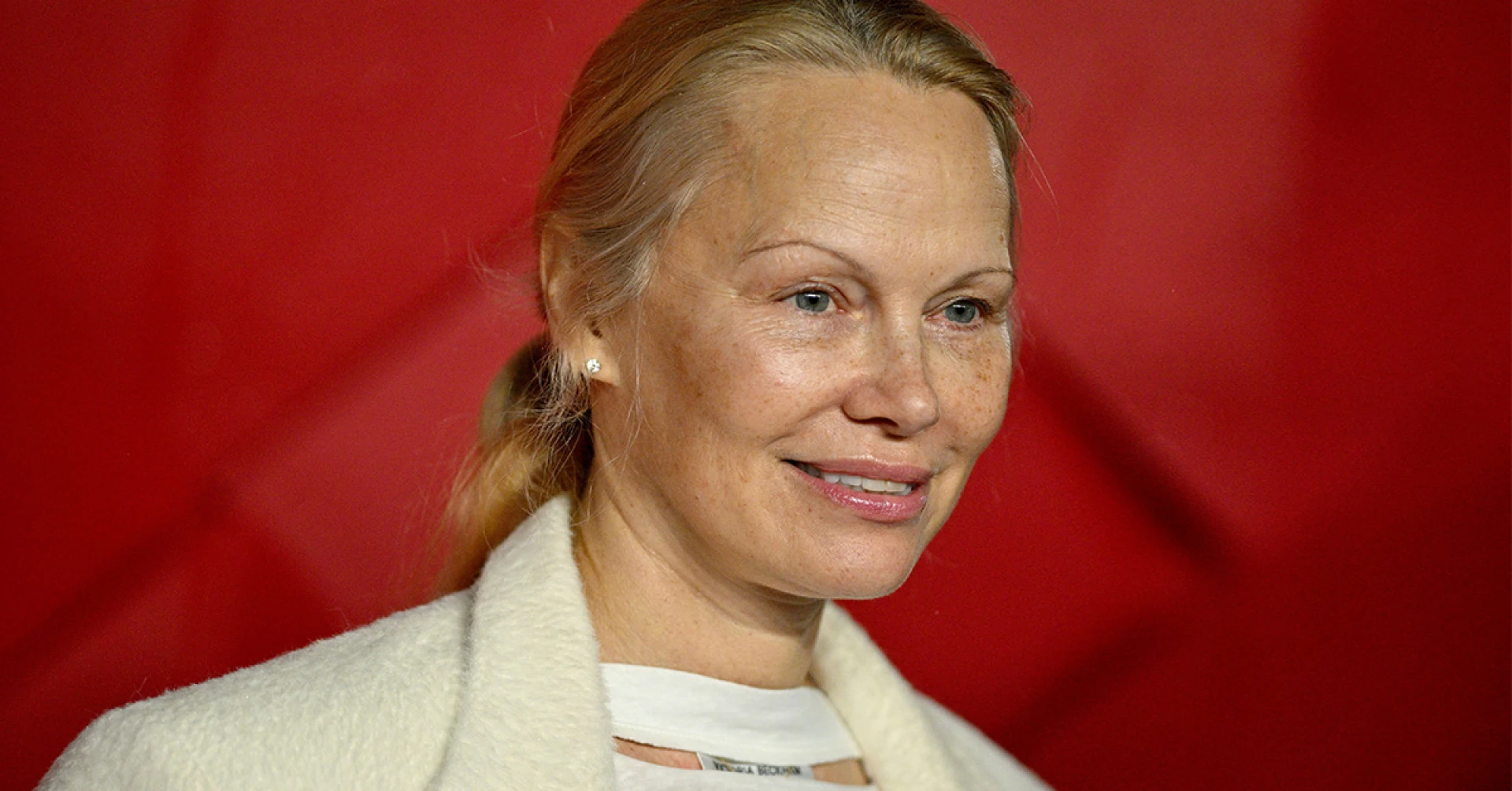 Hát ezért nem sminkelt mostanság Pamela Anderson!