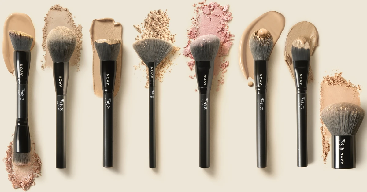 Így válassz sminkecsetet, hogy ne felesleges darabokkal pakold tele a neszesszert