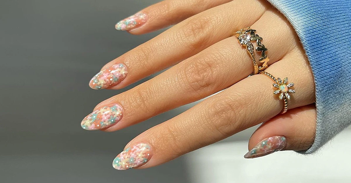 Klisé, ami kell! Virágos manikűrök tavaszra