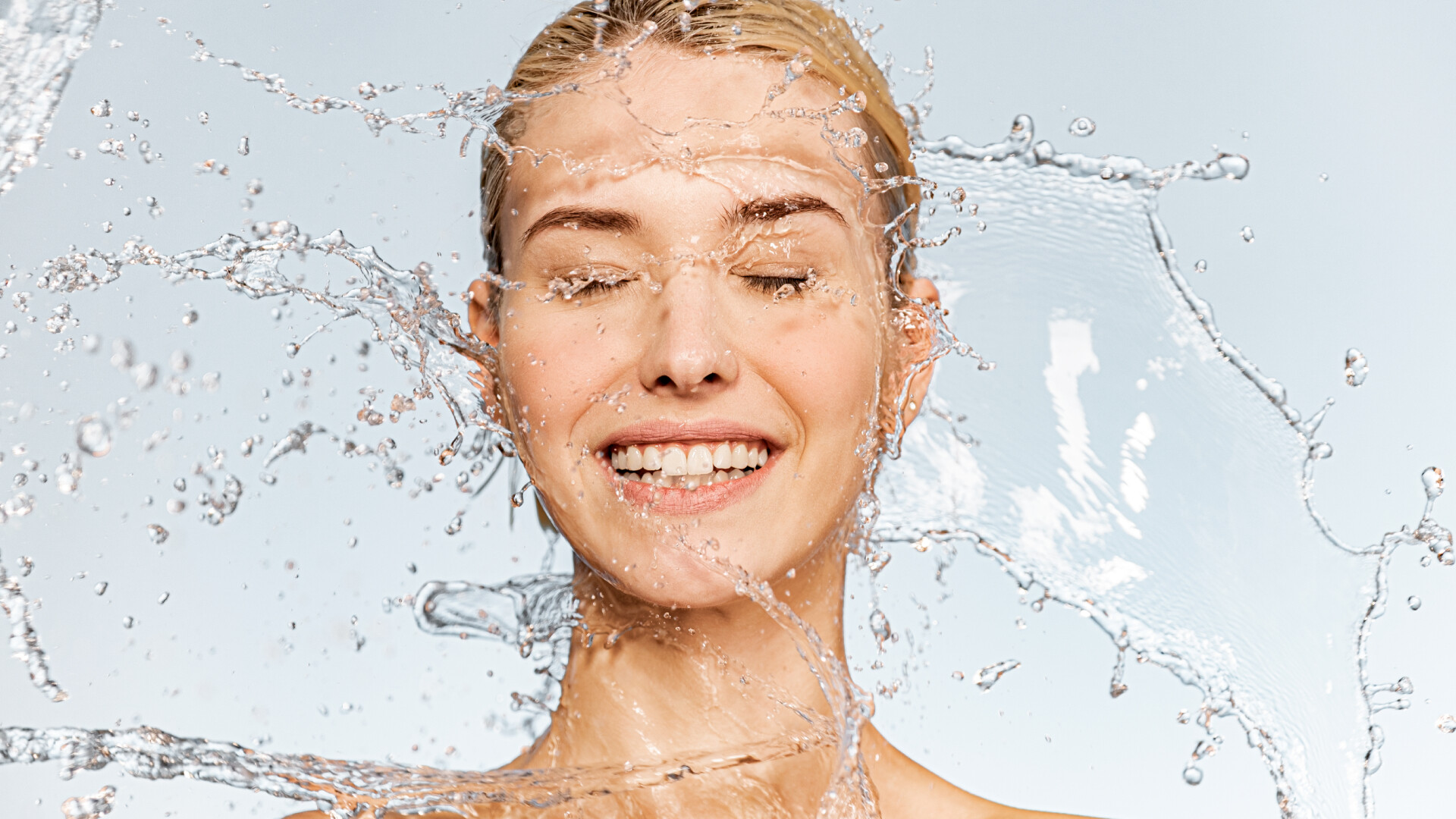 Mit tud a víz a bőrápolásban? – Tények a hidratálásról és a termálvizek hatásairól