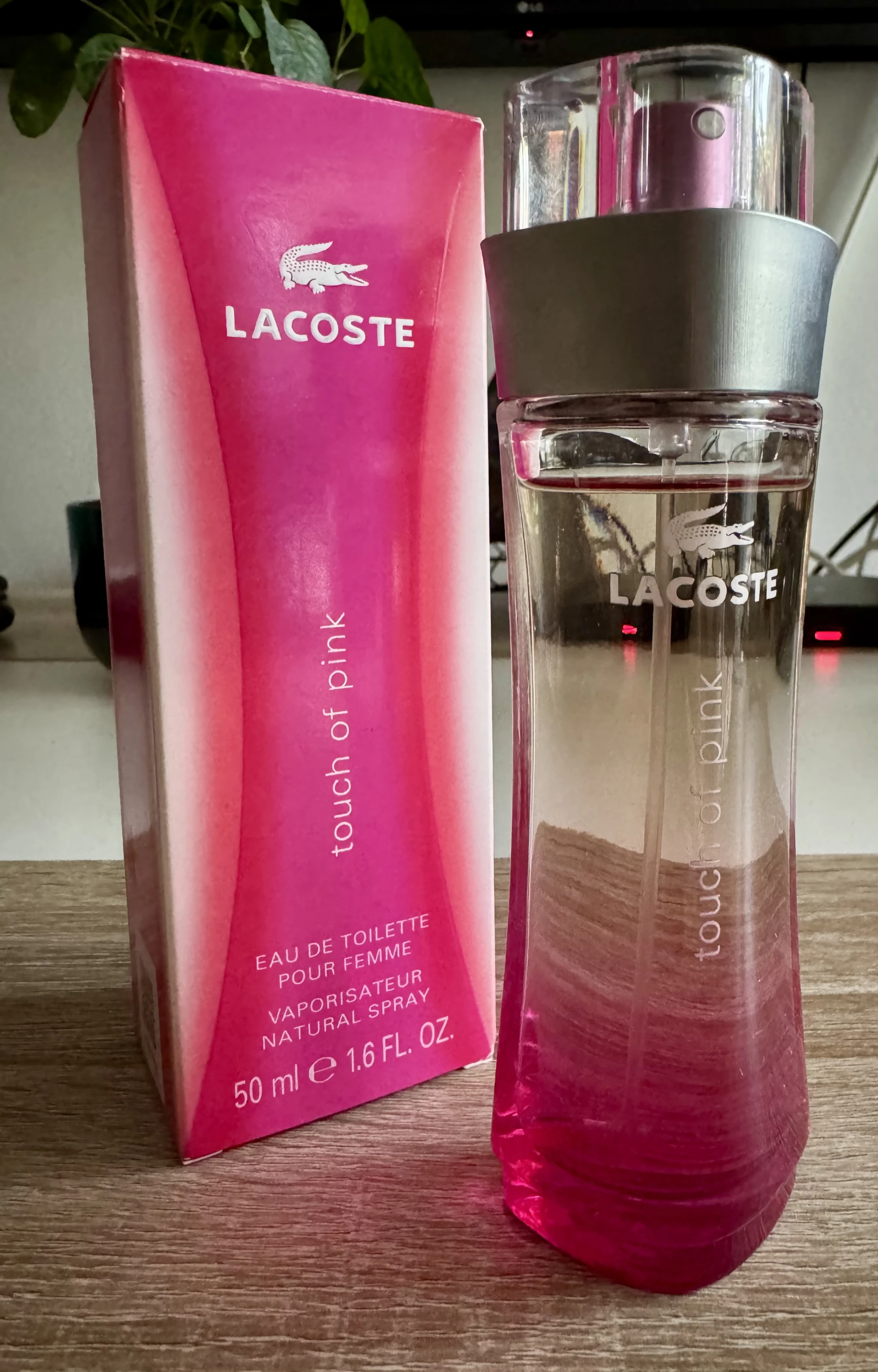 Üvegében, Lacoste Touch of Pink
