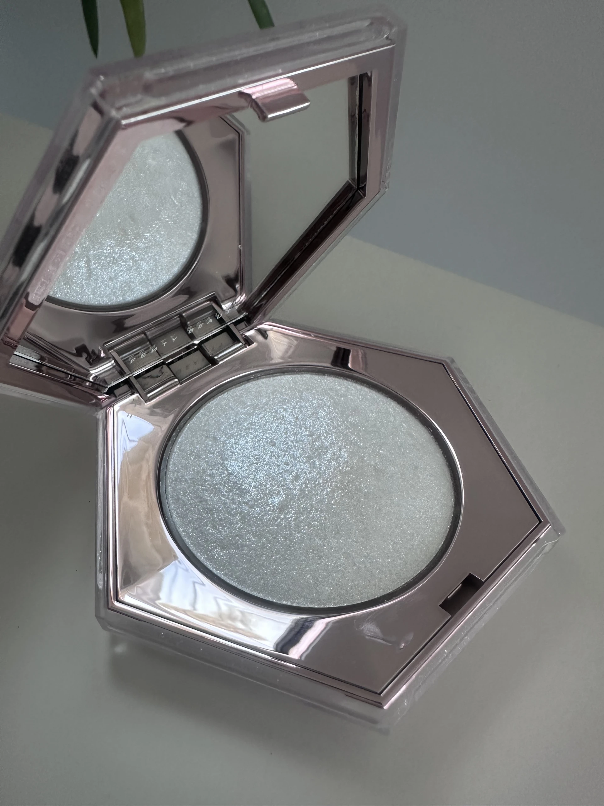 Fenty Beauty Diamond Bomb All-Over Diamond Veil How Many carats?!