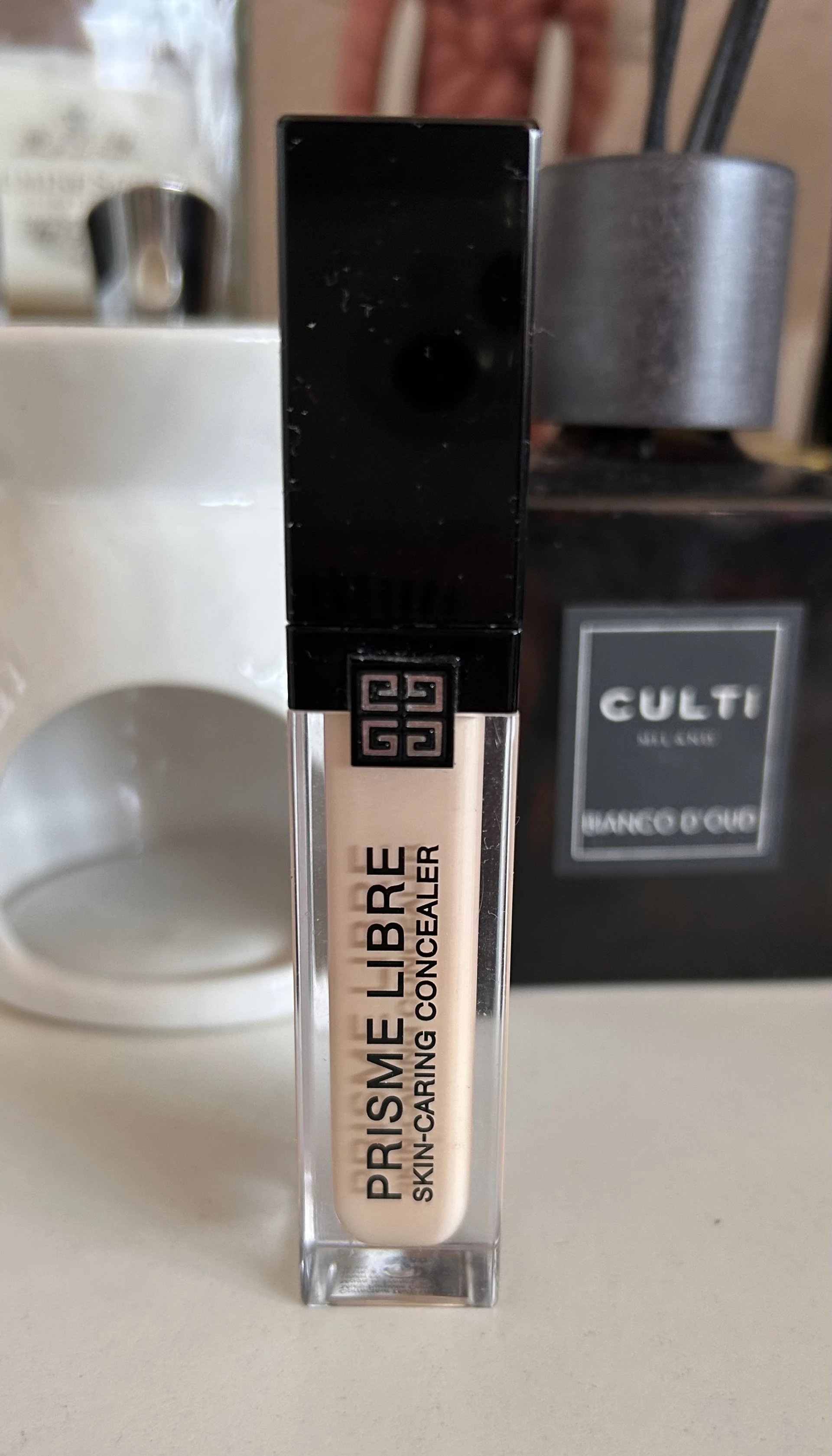 Givenchy Prisme Libre Skin Caring Concealer