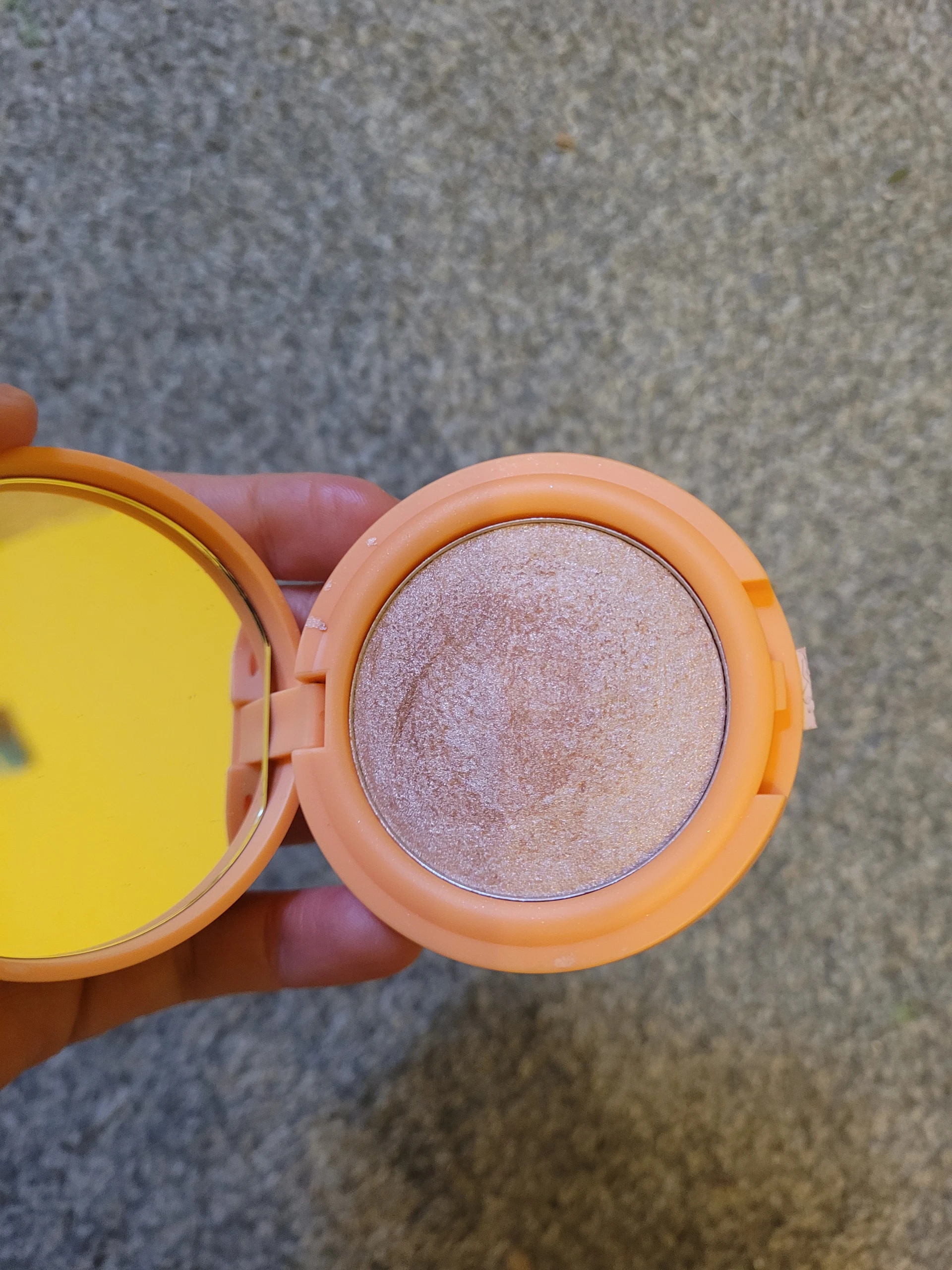 Catrice Seeking Flowers highlighter