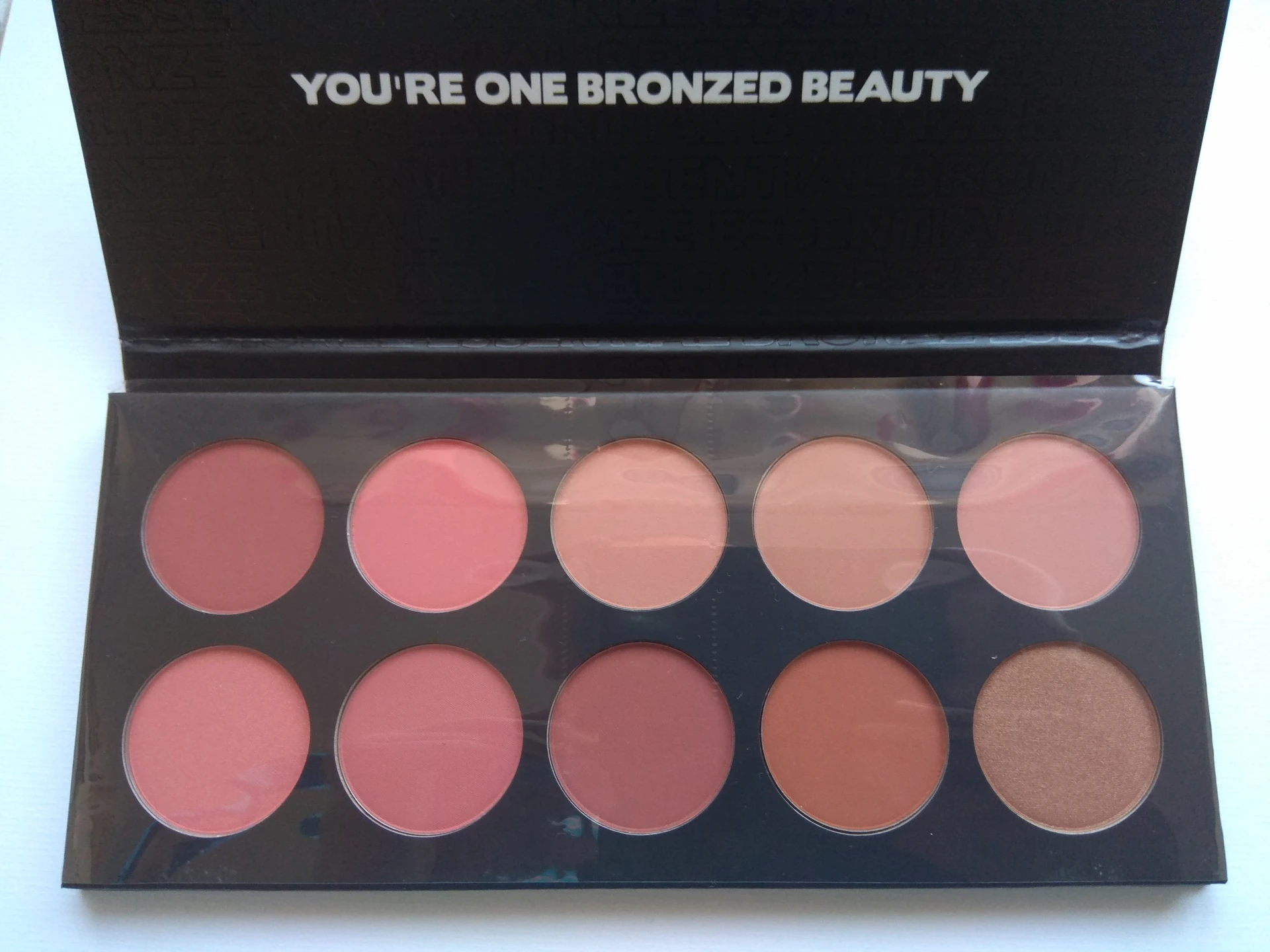 Új BH Cosmetics Essential Bronze paletta