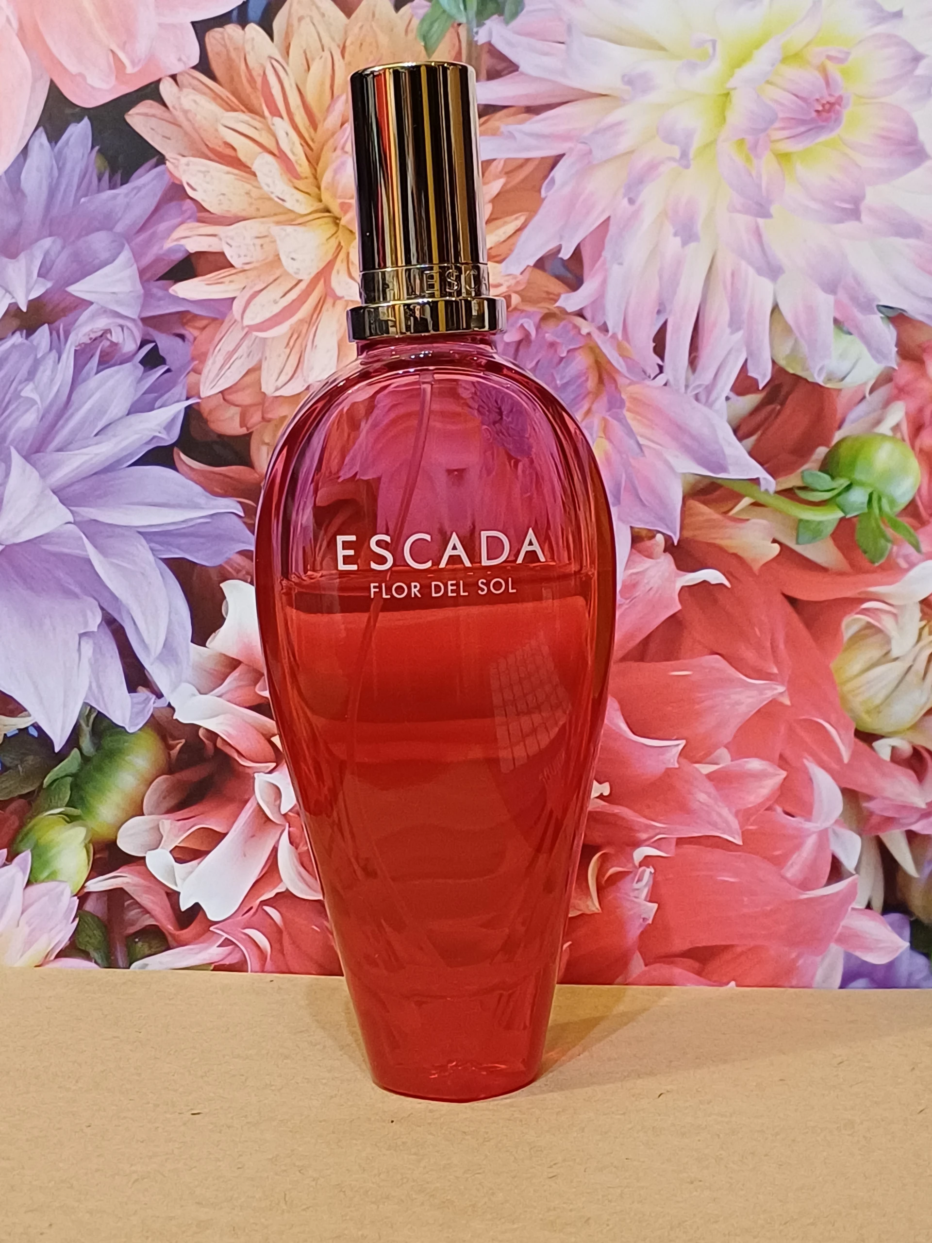 Escada flor del sol üvegében