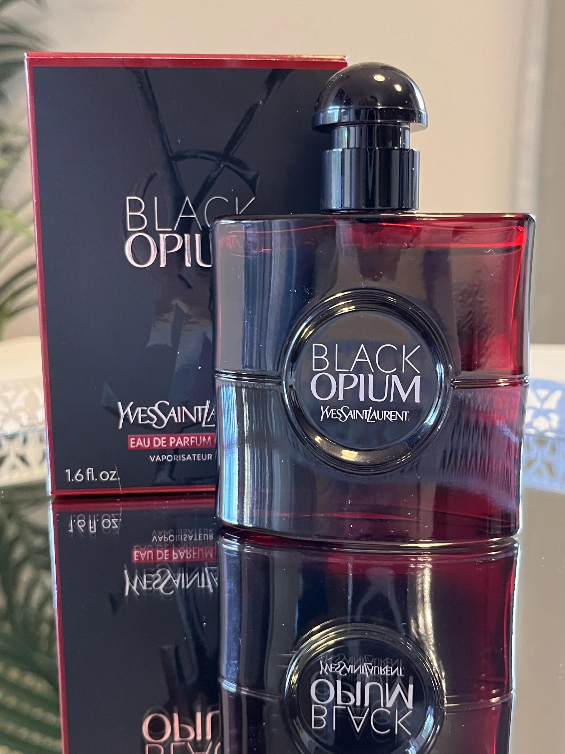 YSL Black Opium Over Red 50 ml üvegében eladó!