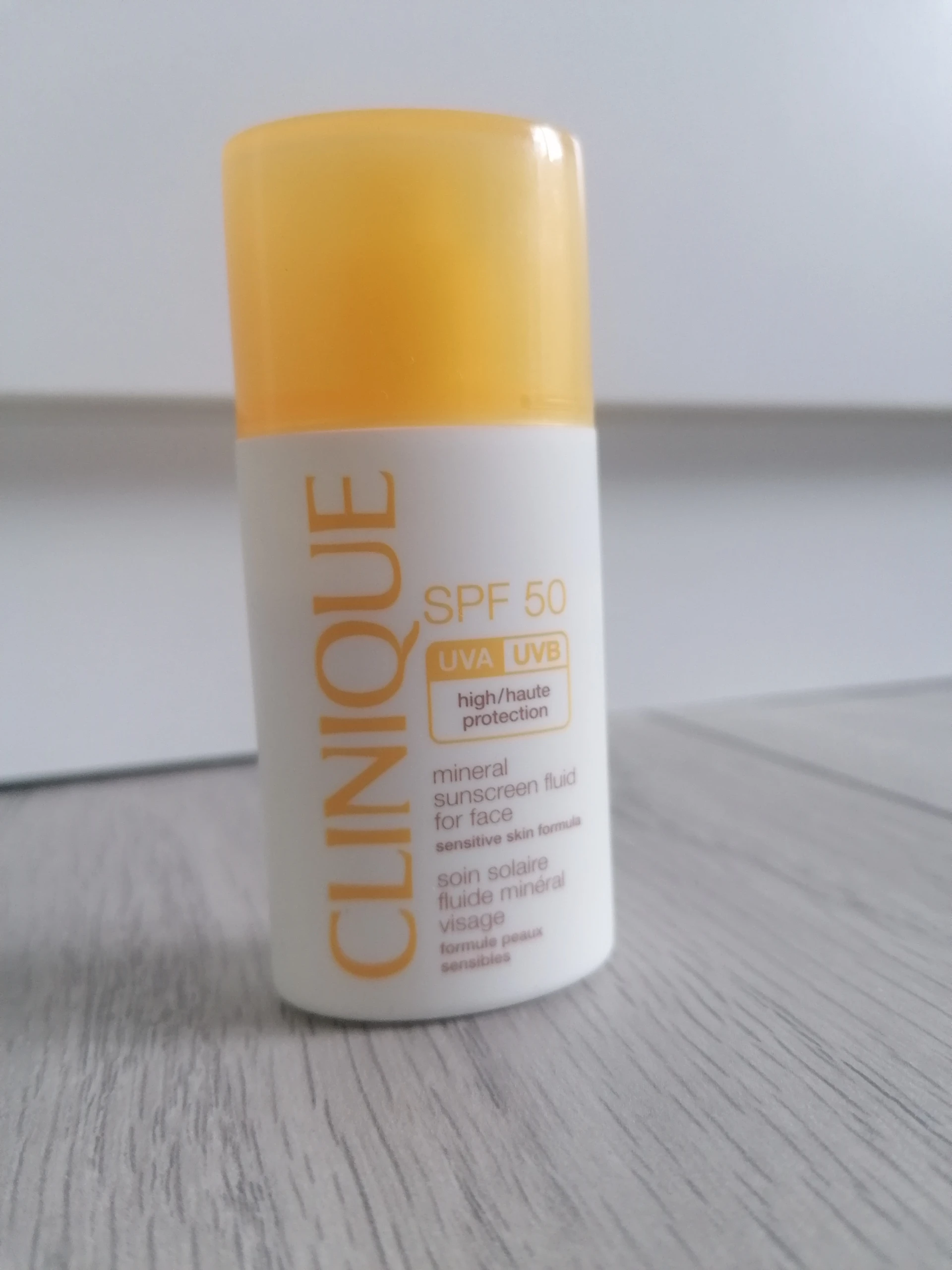 Clinique mineral ásványi naptej arcra SPF 50