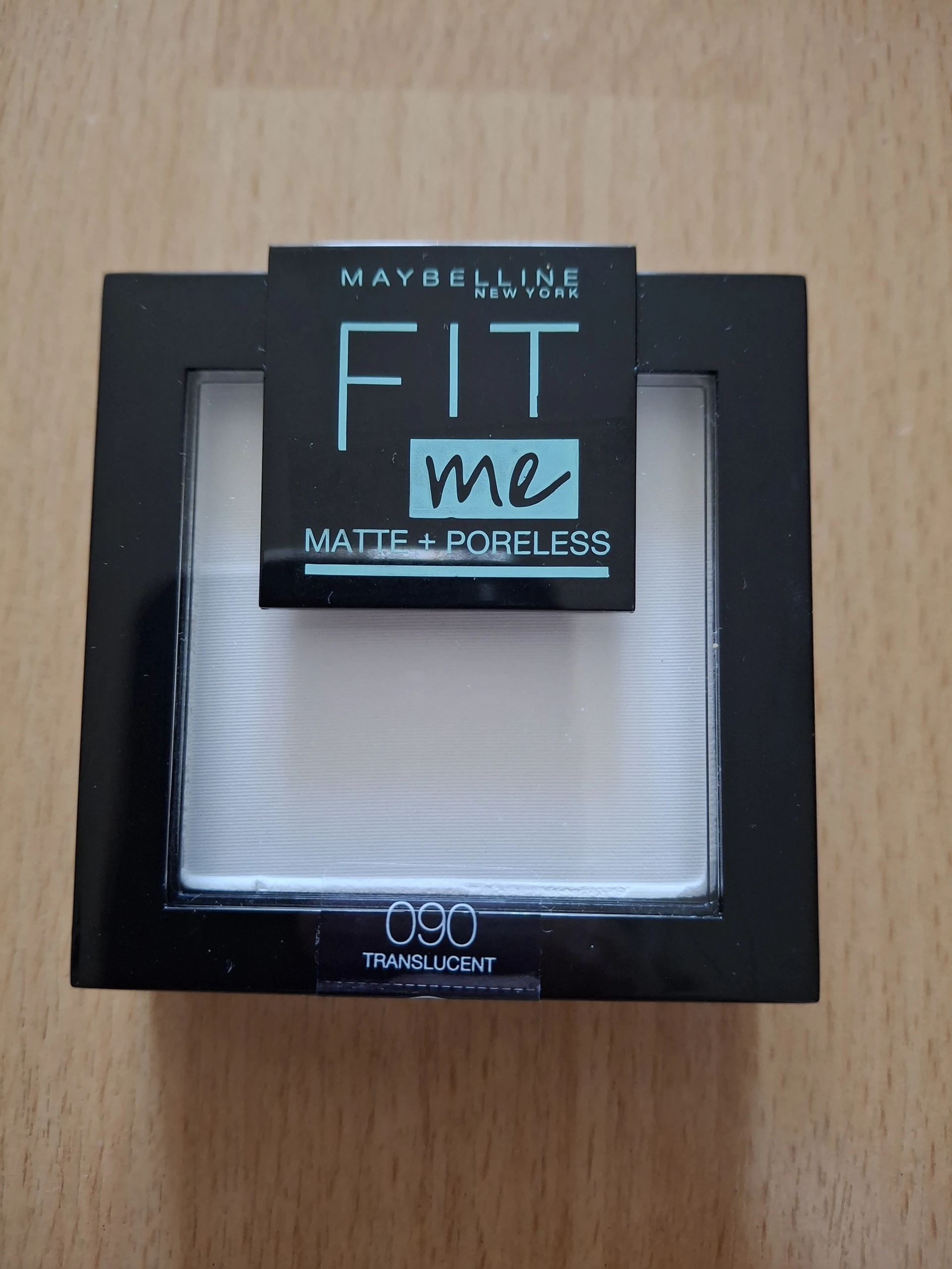 Maybelline Fit Me Matte + Poreless Powder, Translucent 090-es fehér színű