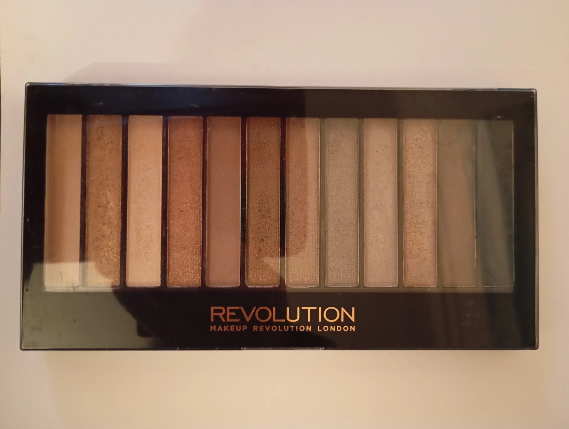 Ajándék 🎁 Revolution Iconic 2 paletta