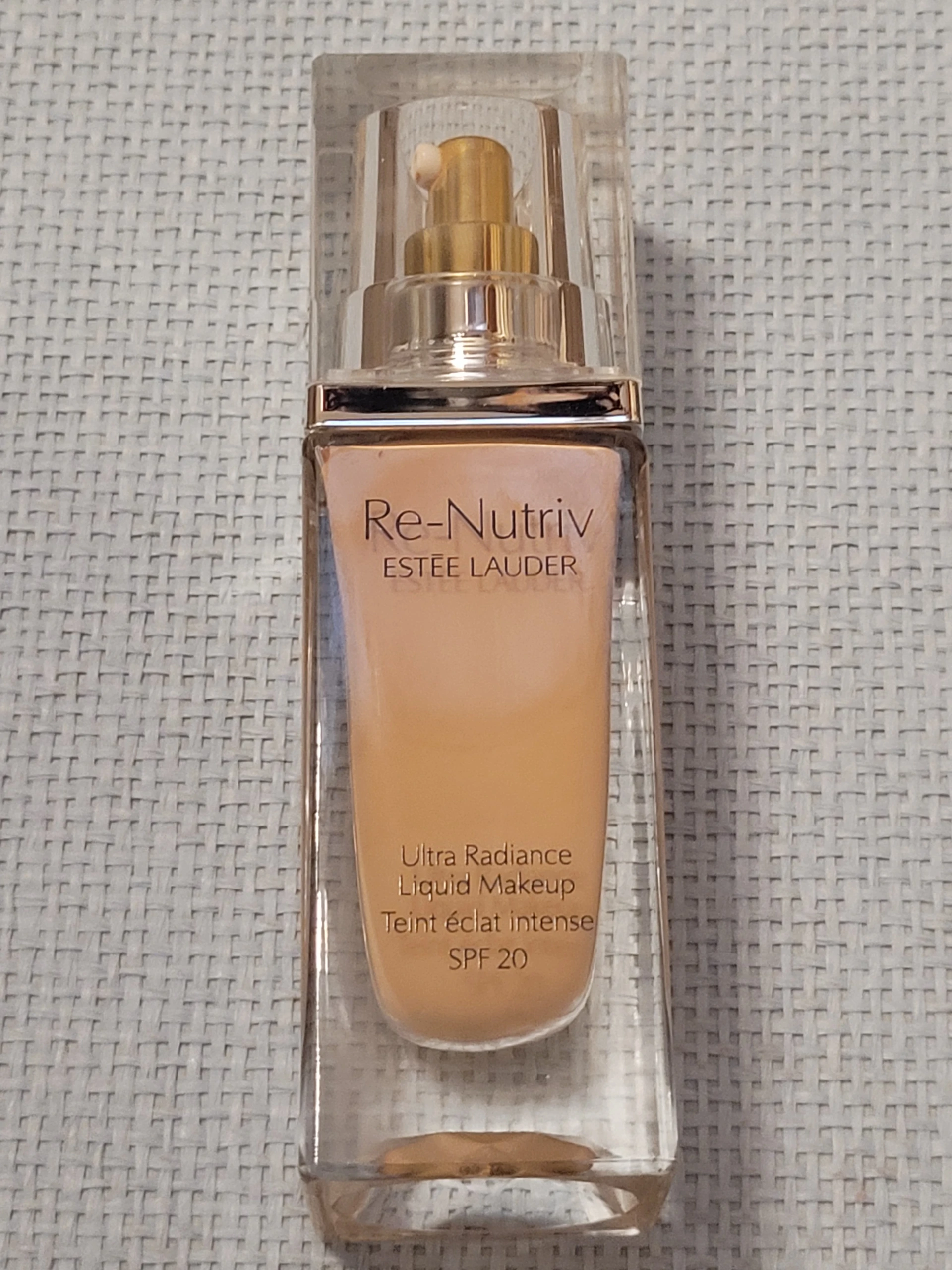 Estée Lauder Re-Nutriv Ultra Radiance Liquid Makeup SPF 20 Alapozó
