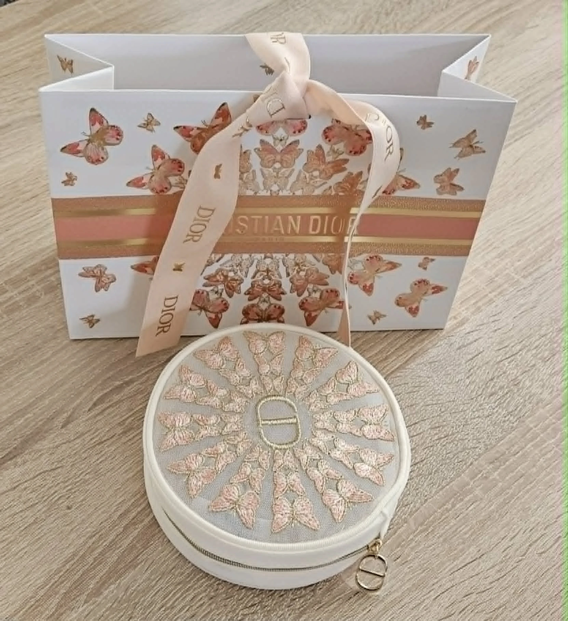 Christian Dior limitalt himzett halós neszeszer + disztaska
