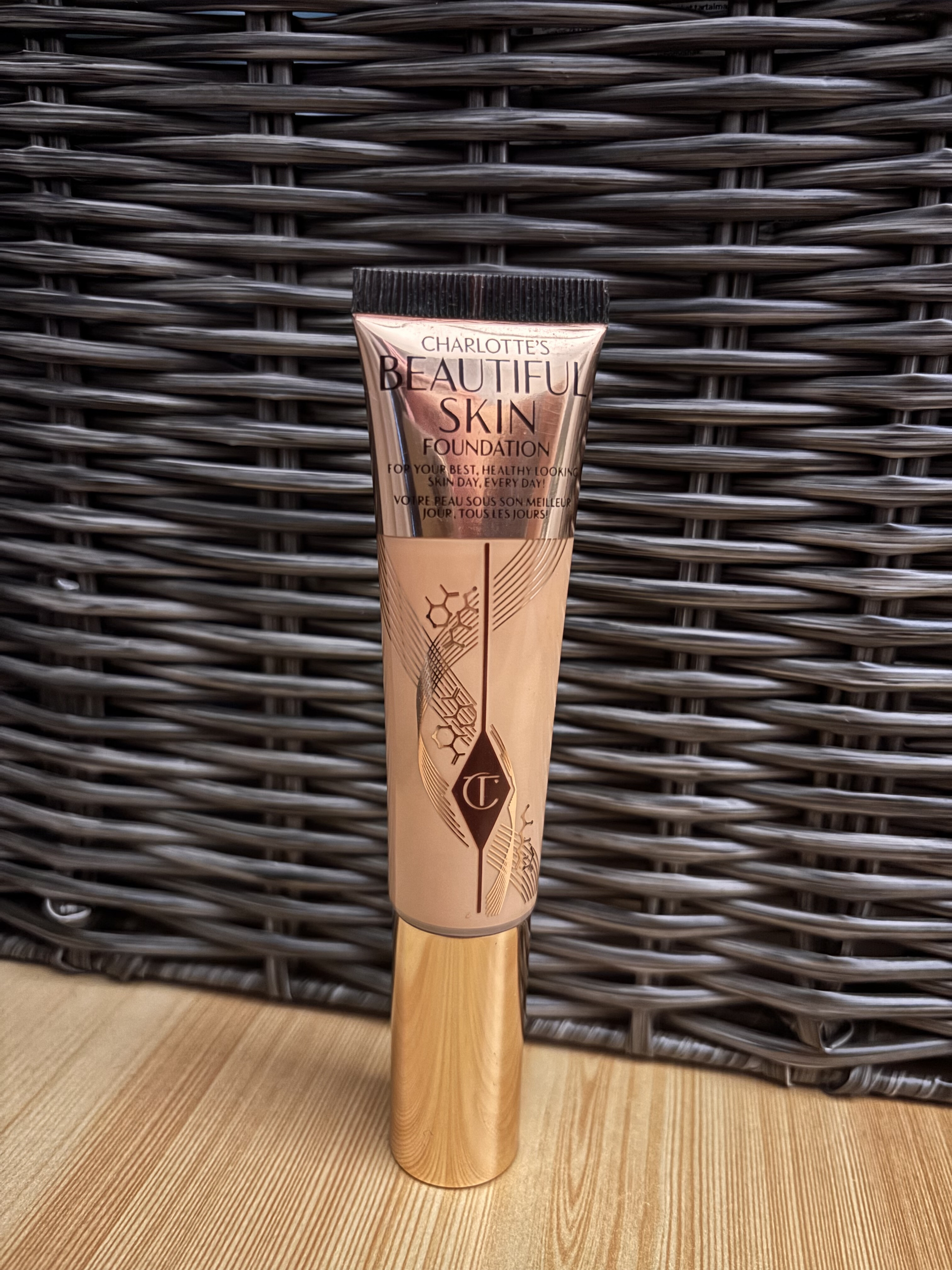 CHARLOTTE TILBURY BEAUTIFUL SKIN FOUNDATION 6os árnyalat
