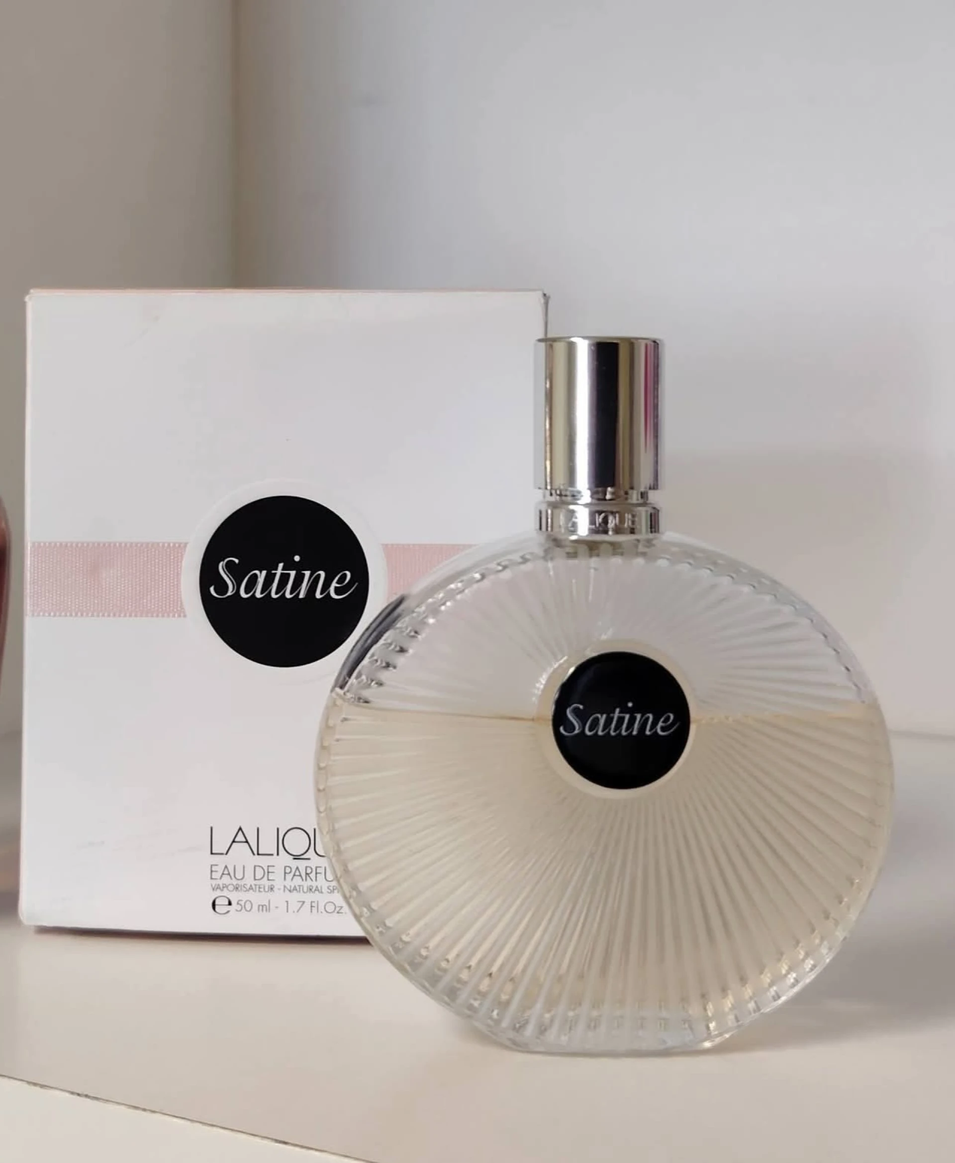 ÜVEGÉBEN! Lalique Satine EDP