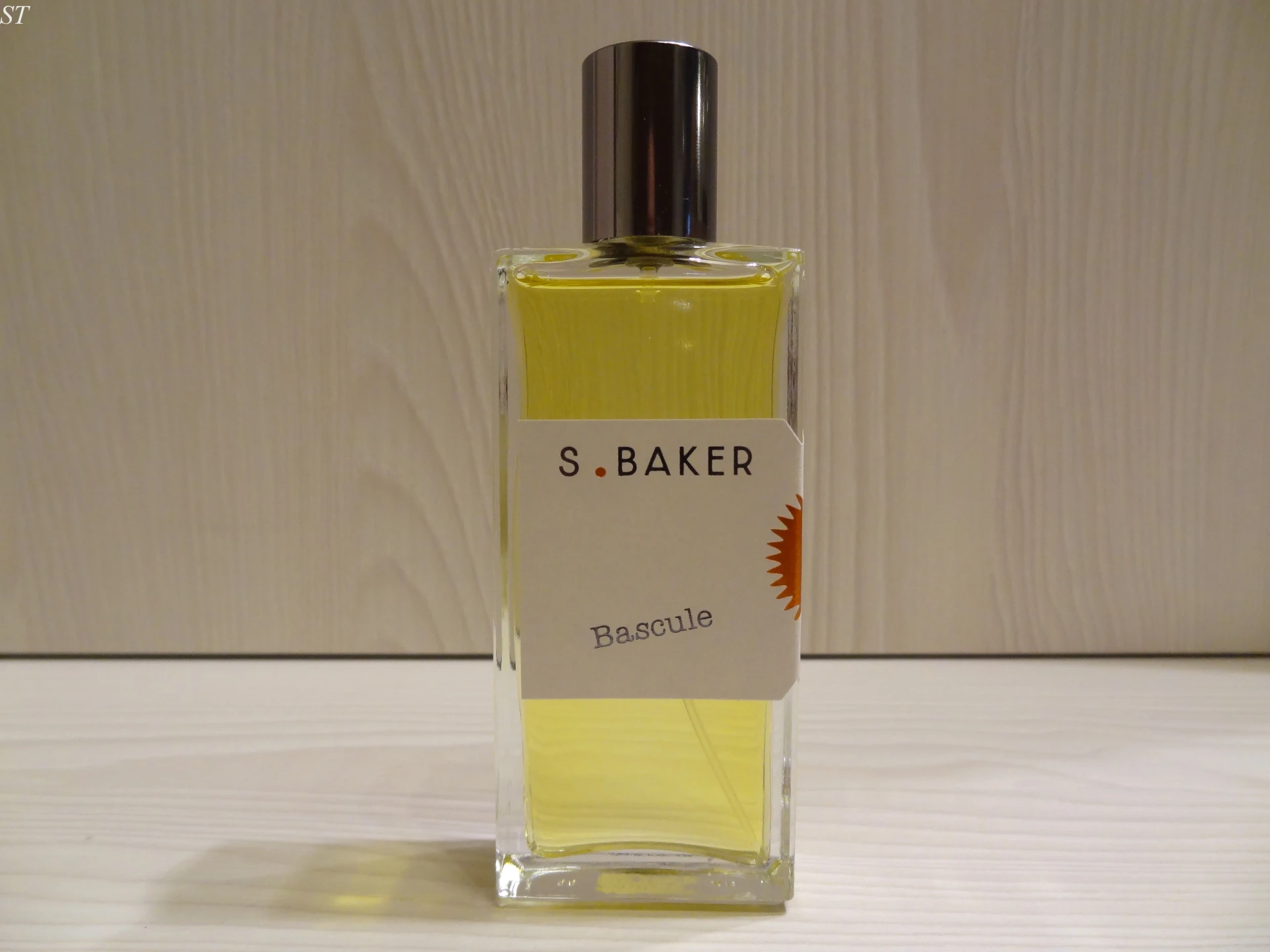Fújós - Sarah Baker Parfum Bascule EDP